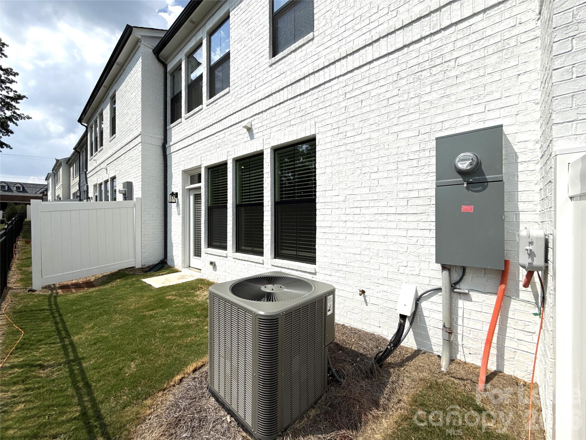 6032 Mariemont Circle Property Photo 18