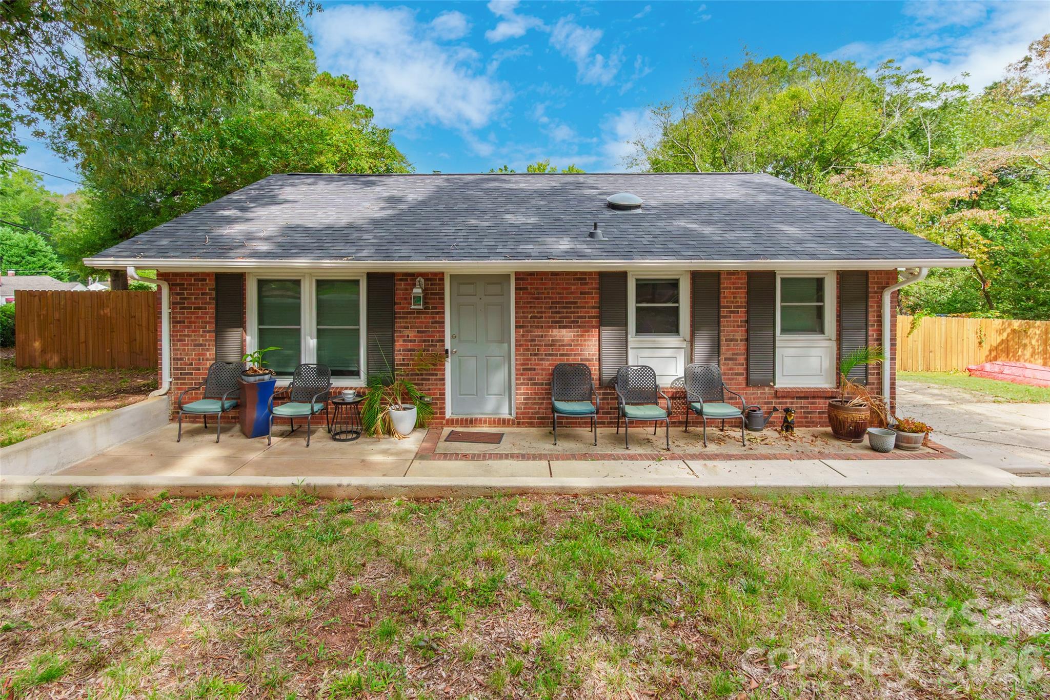 1109 Pinewood Road Property Photo 1