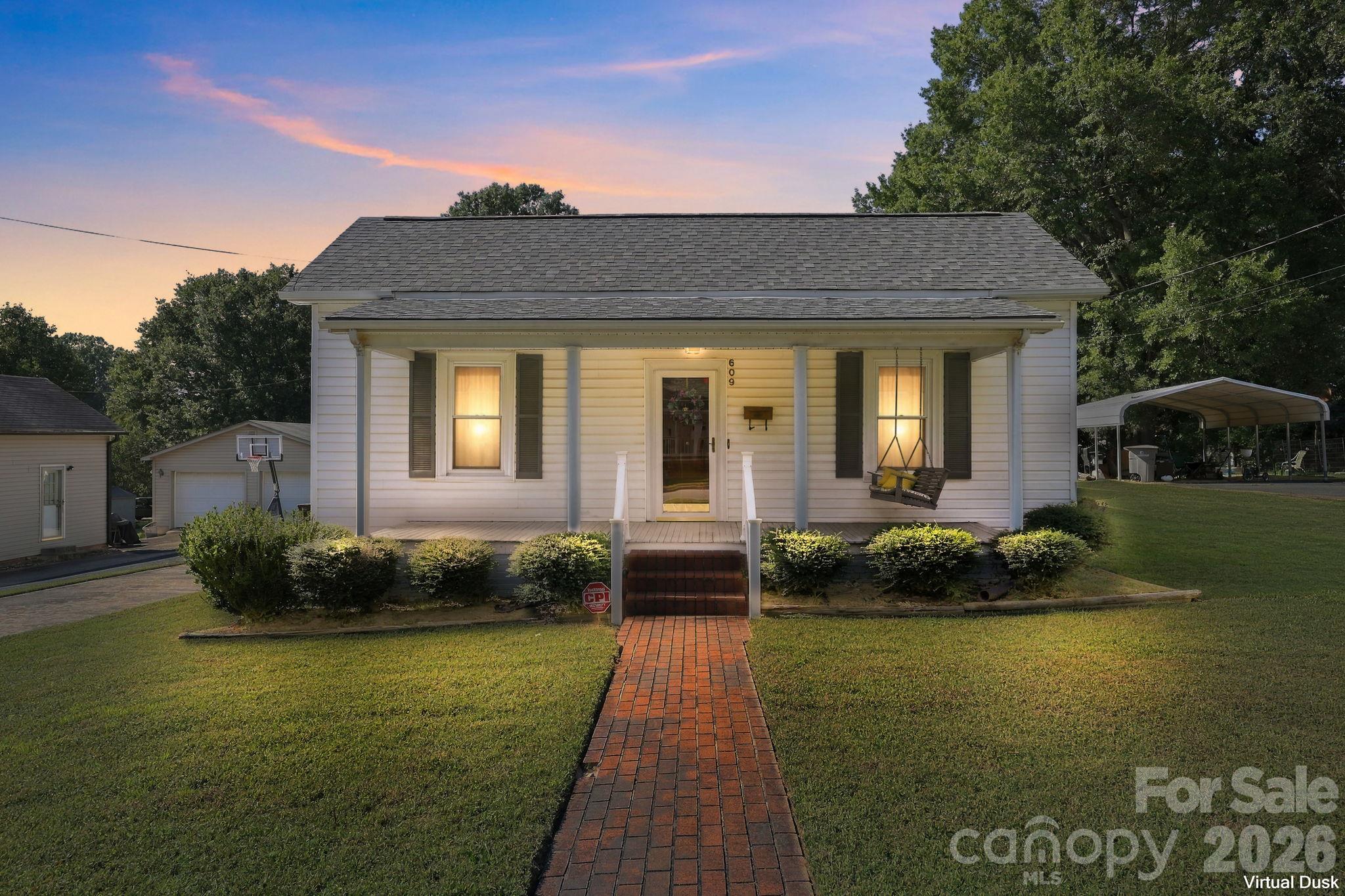 609 Poplar Avenue Property Photo 1