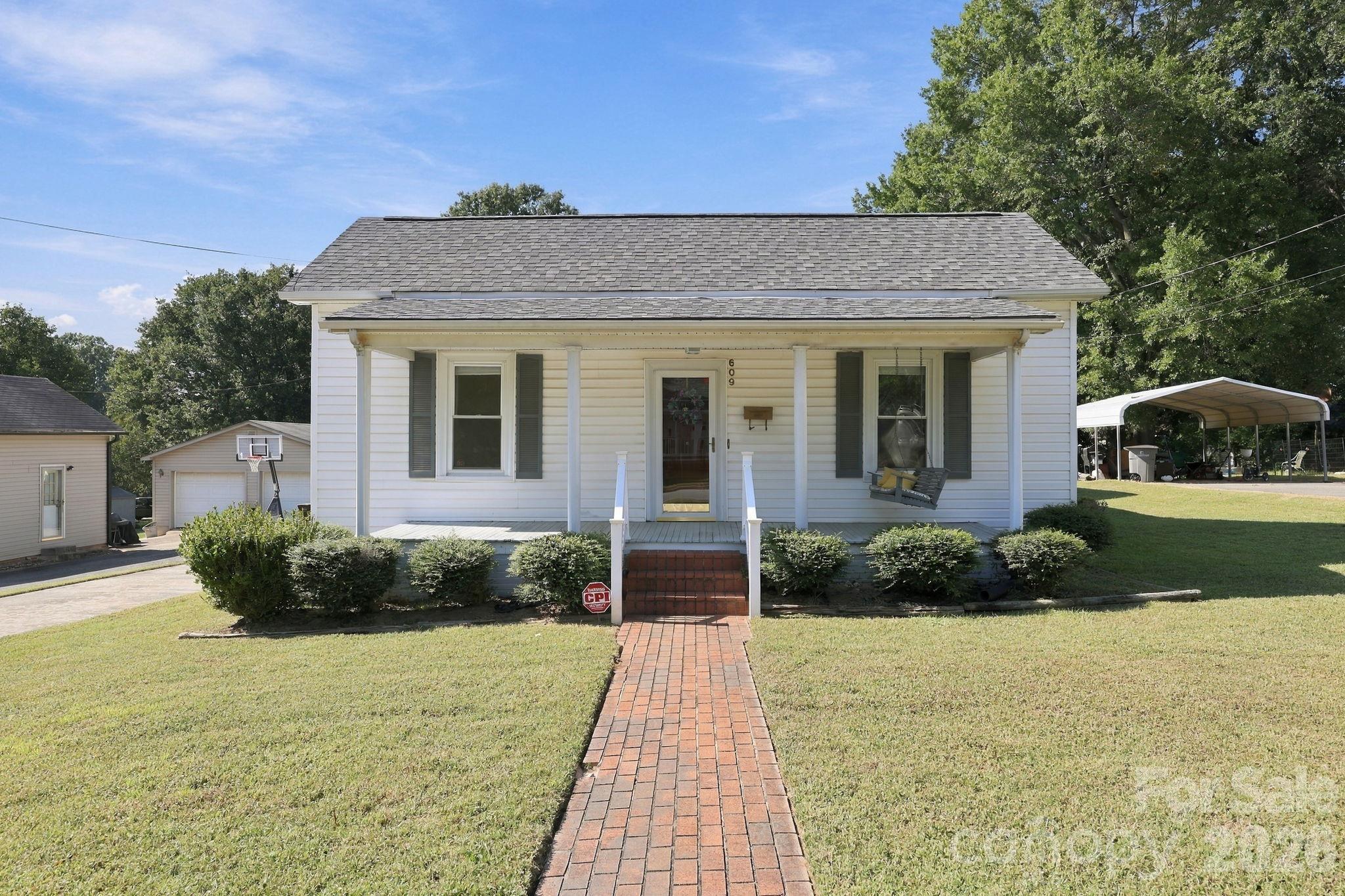 609 Poplar Avenue Property Photo 2