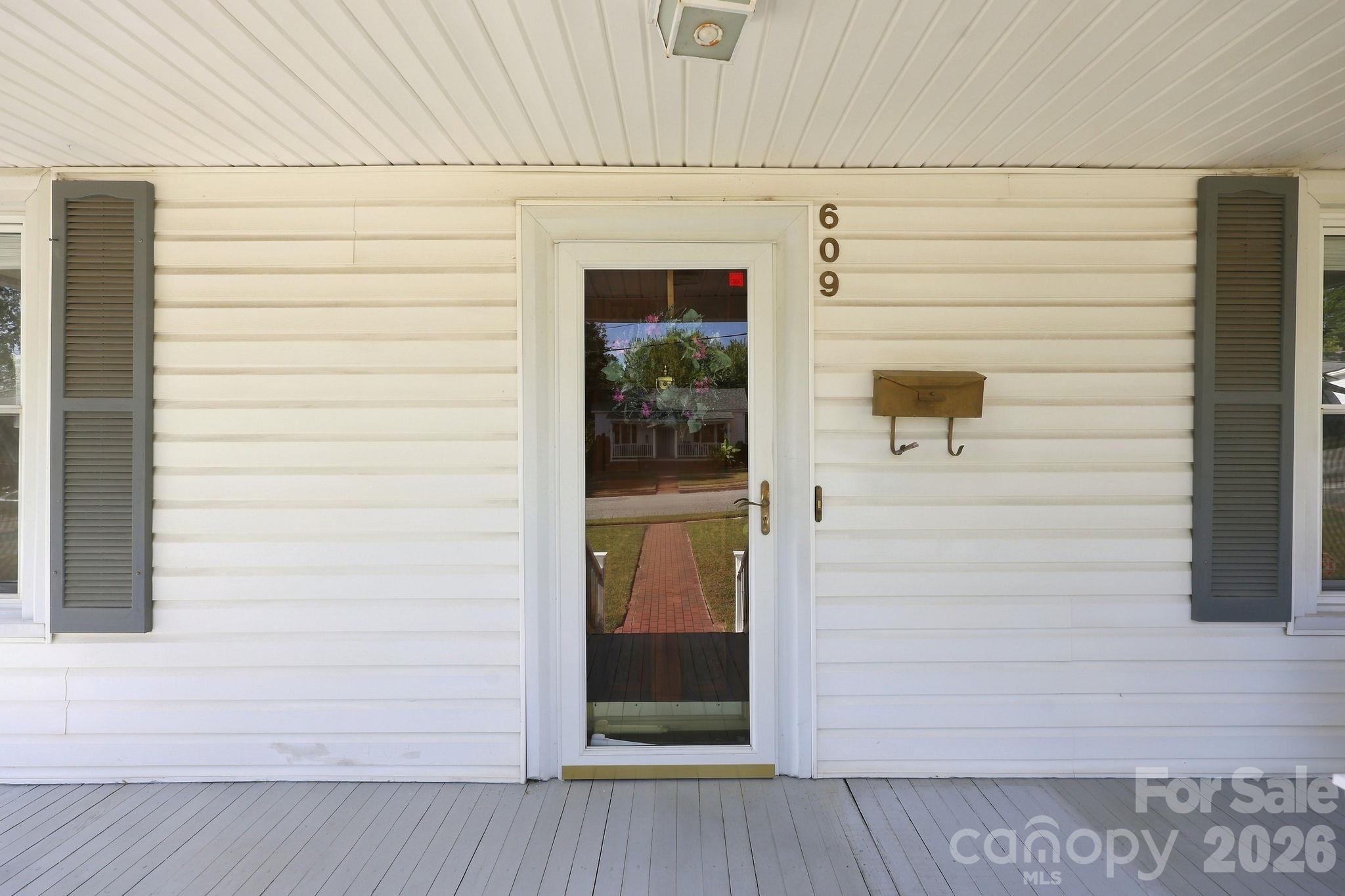 609 Poplar Avenue Property Photo 3