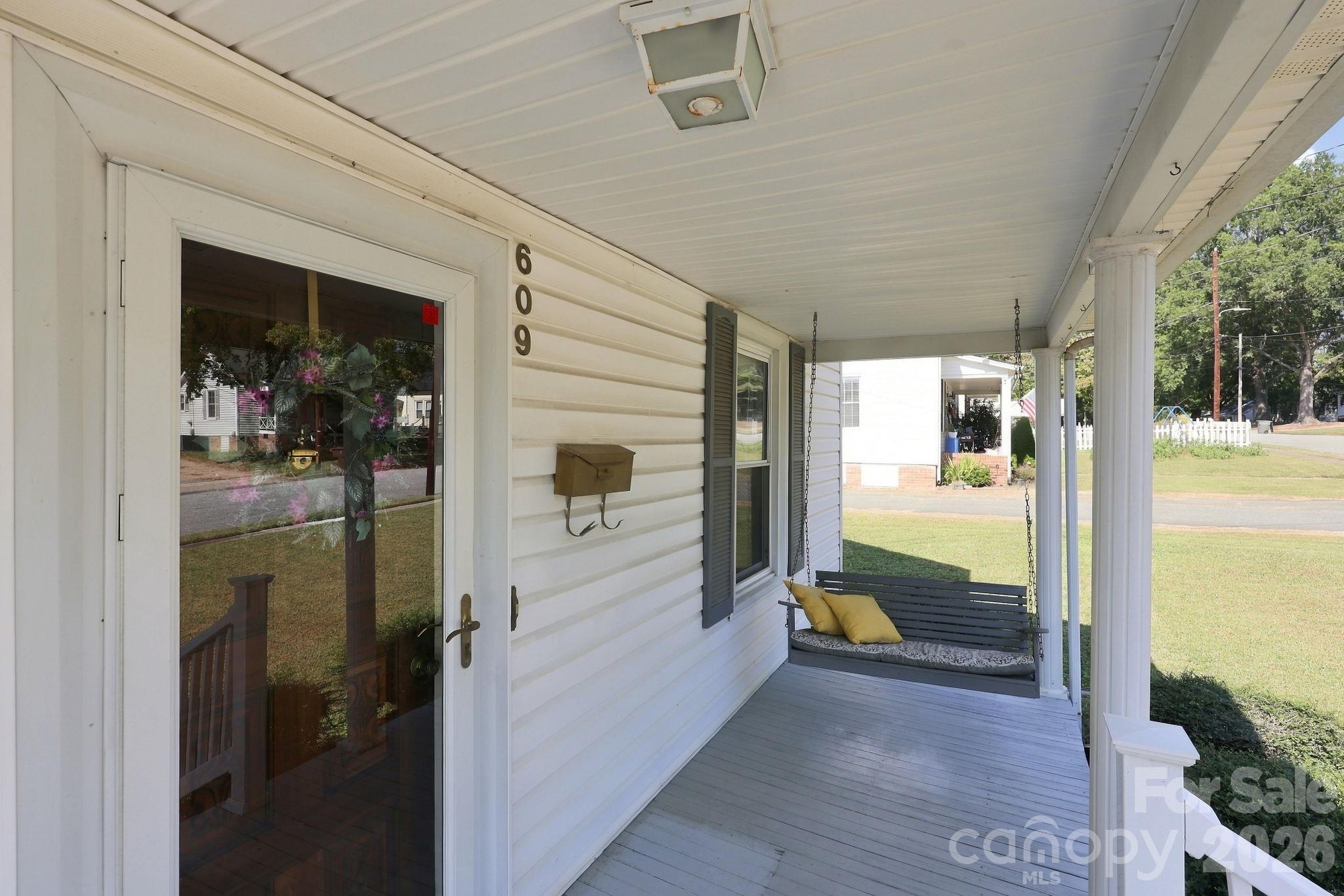 609 Poplar Avenue Property Photo 4