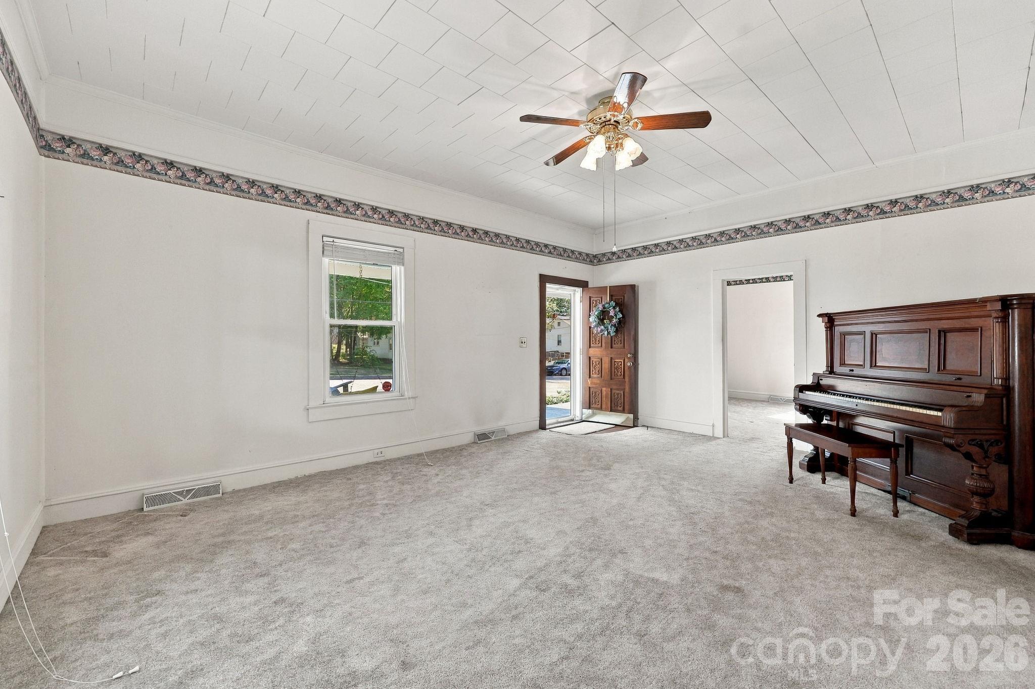 609 Poplar Avenue Property Photo 8