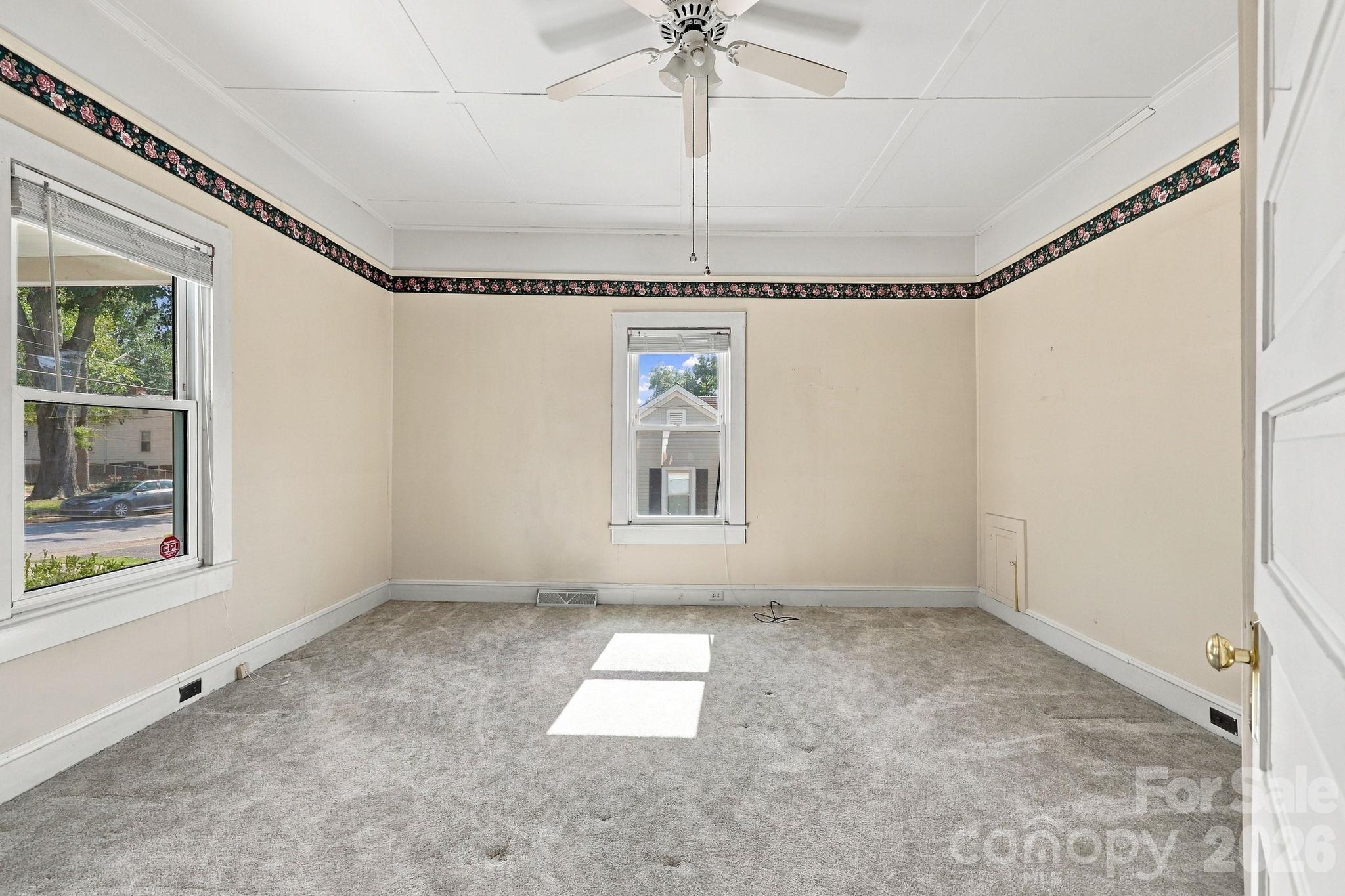 609 Poplar Avenue Property Photo 9