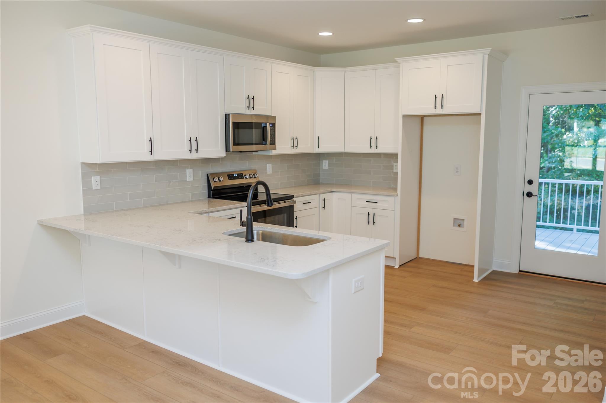 107 Abbington Lane Property Photo 4
