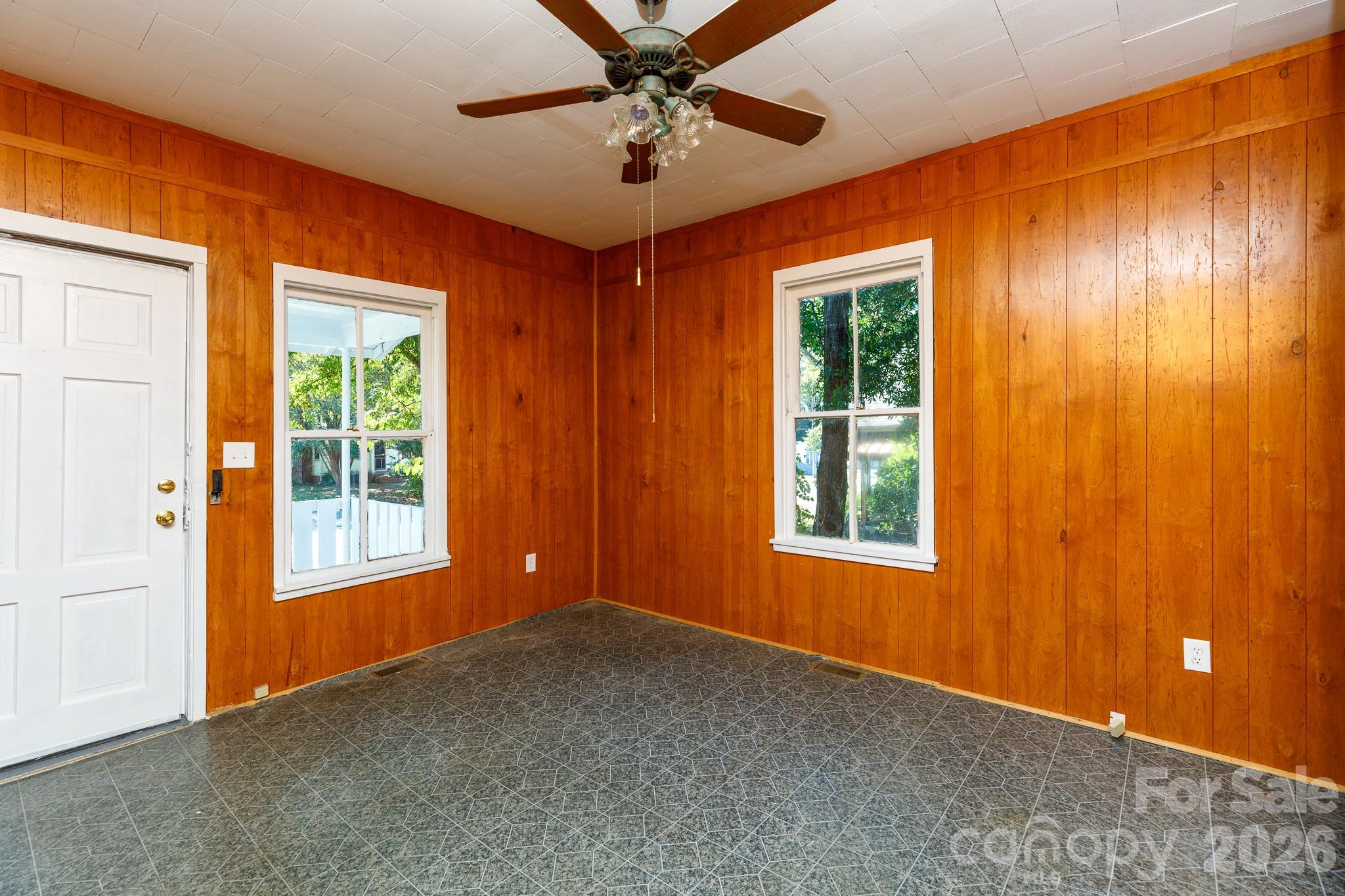 316 S Stonewall Avenue Property Photo 5