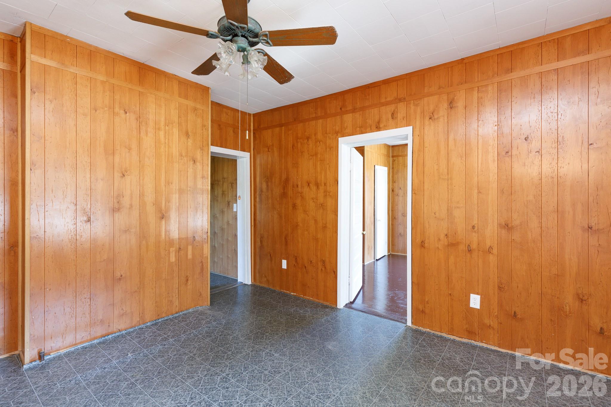 316 S Stonewall Avenue Property Photo 6