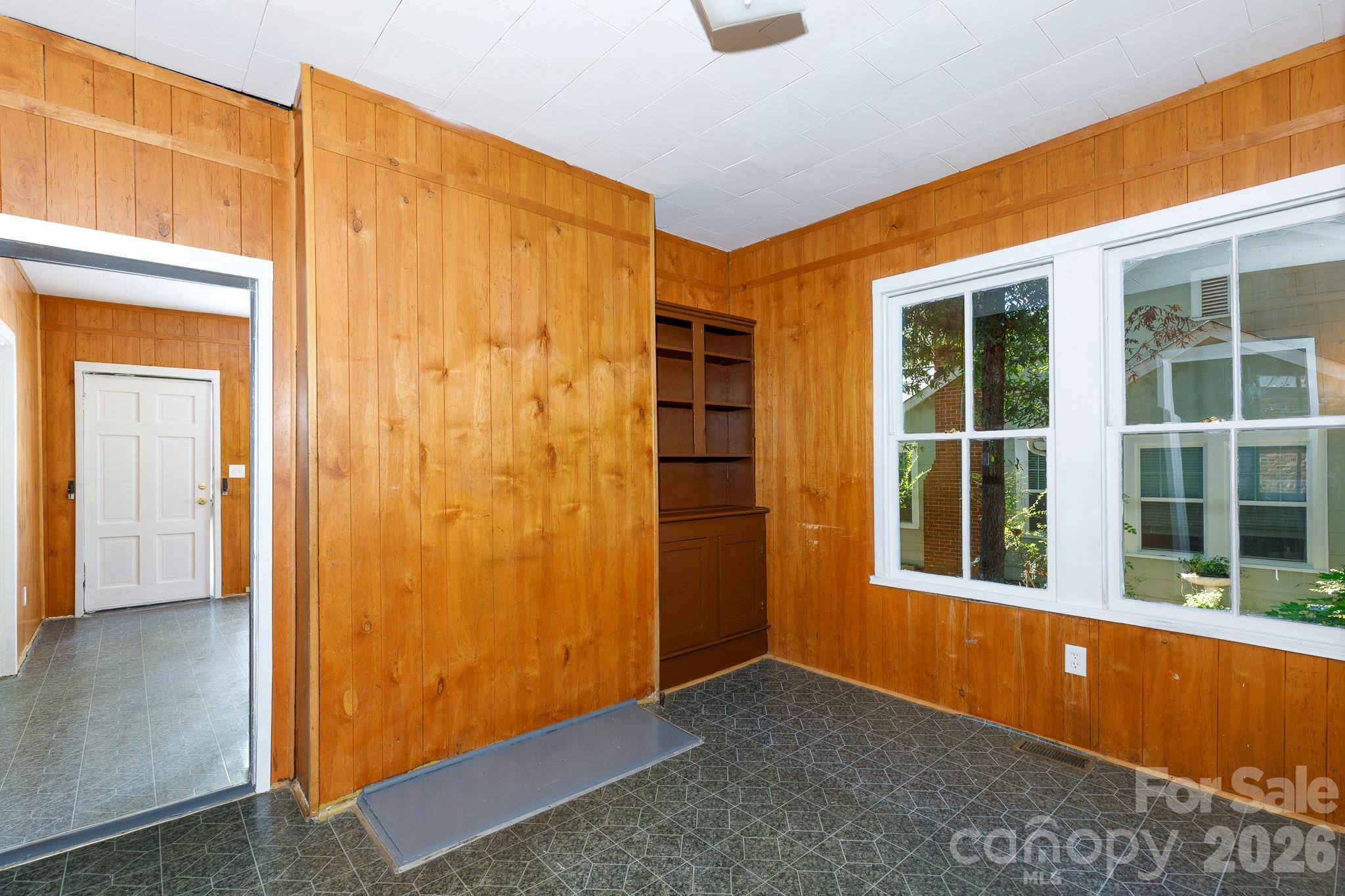 316 S Stonewall Avenue Property Photo 8