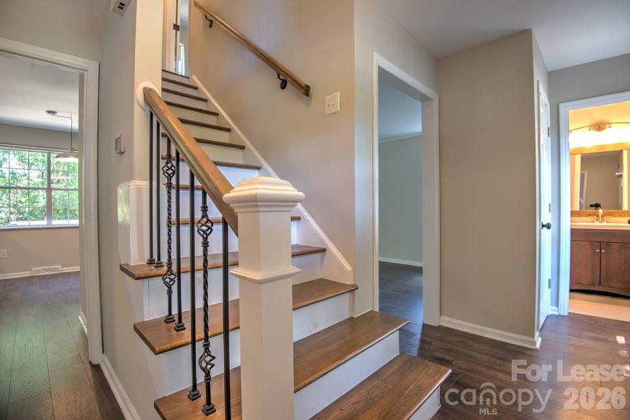 11205 Vintage Lane Property Photo 6