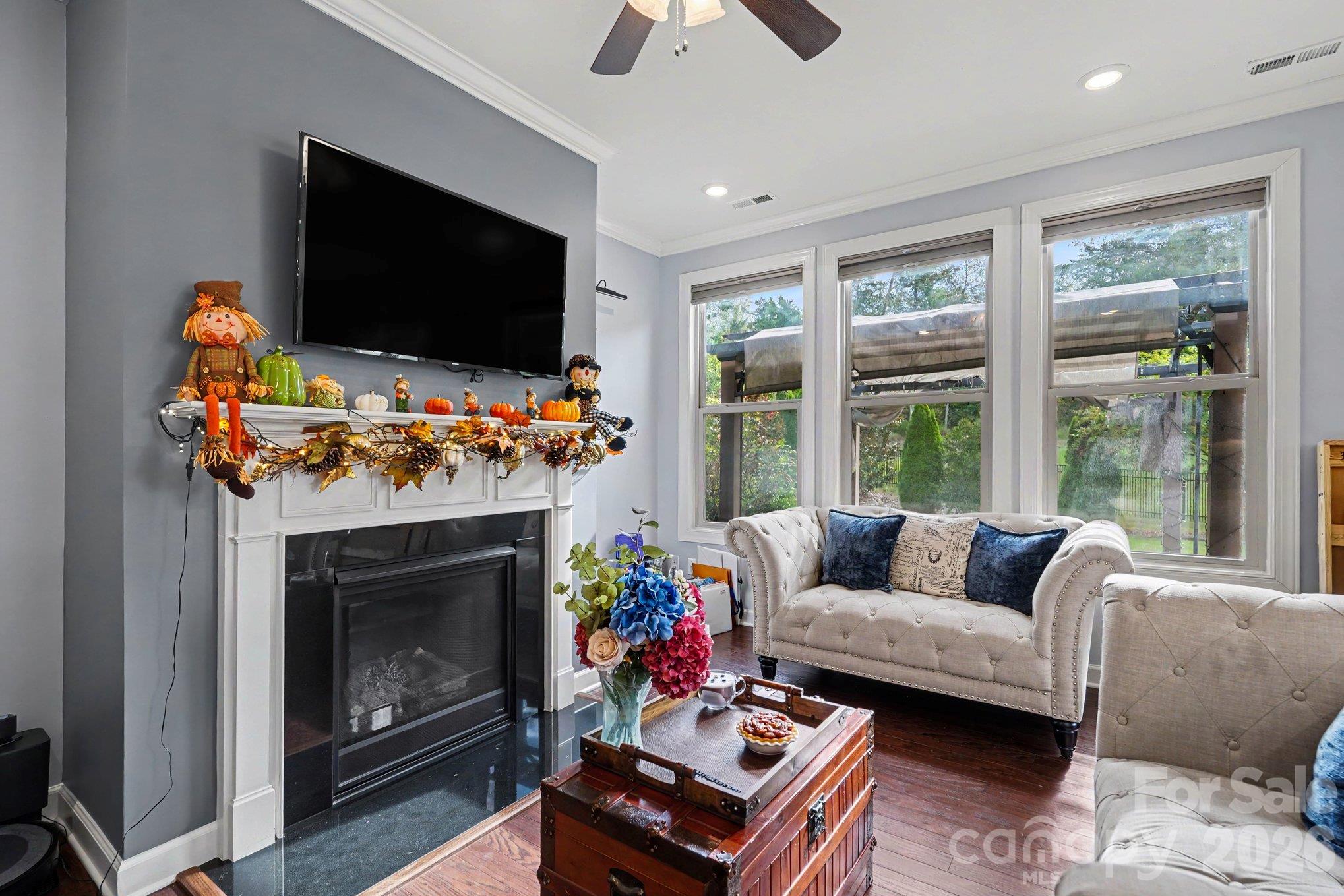 8340 Breton Way Property Photo 6