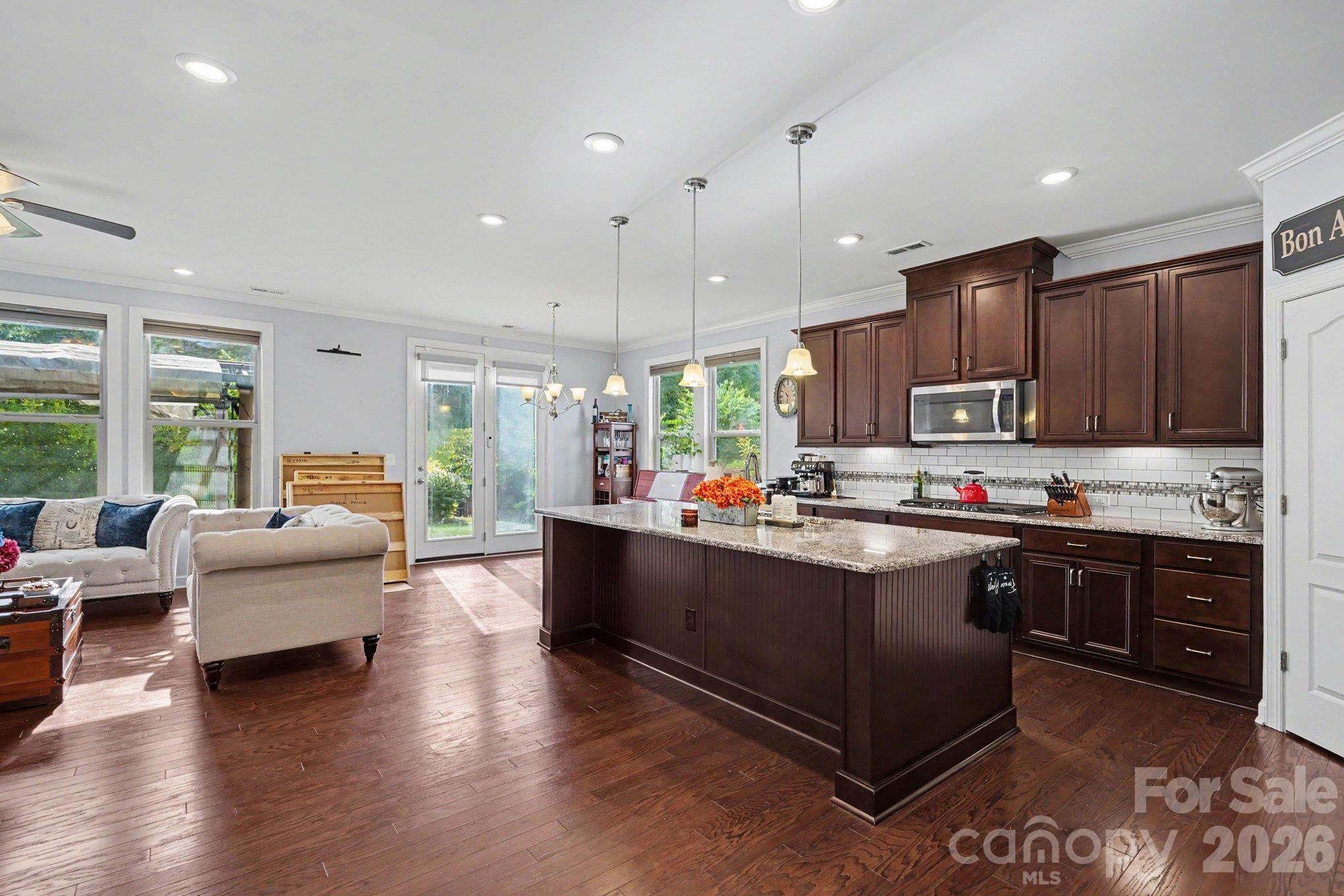 8340 Breton Way Property Photo 14