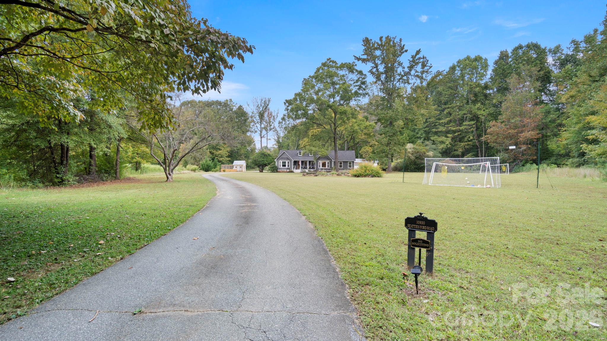 10930 Beatties Ford Road Property Photo 22