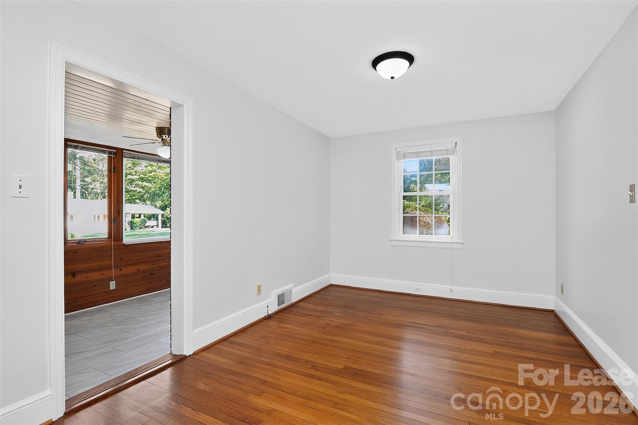 130 W Oak Street Property Photo 3