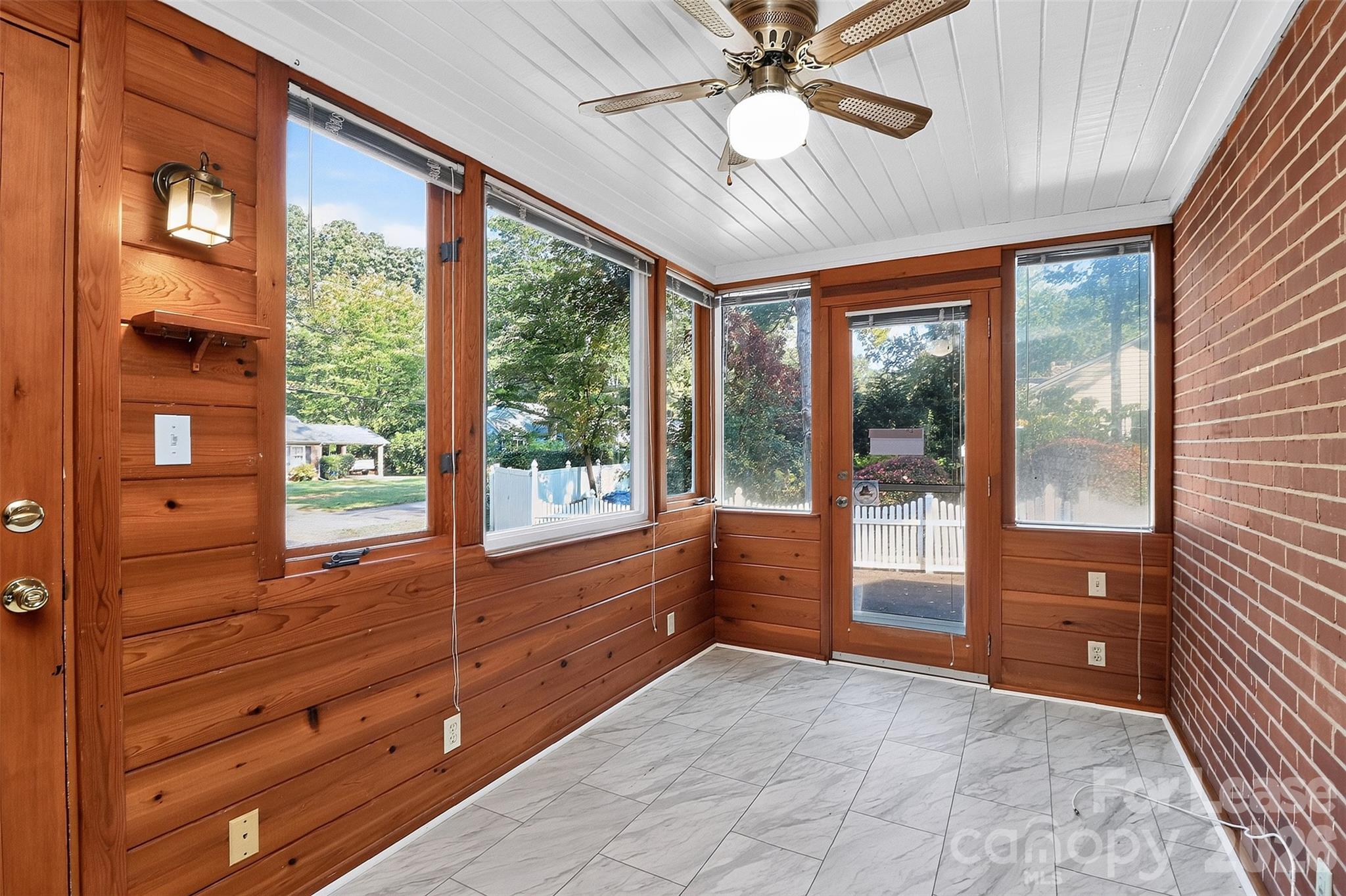 130 W Oak Street Property Photo 8
