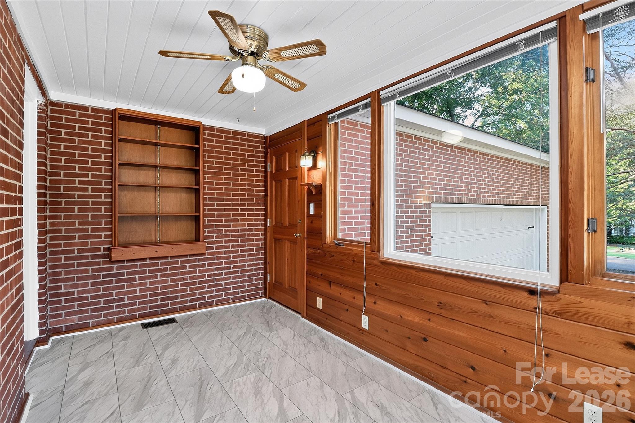 130 W Oak Street Property Photo 9