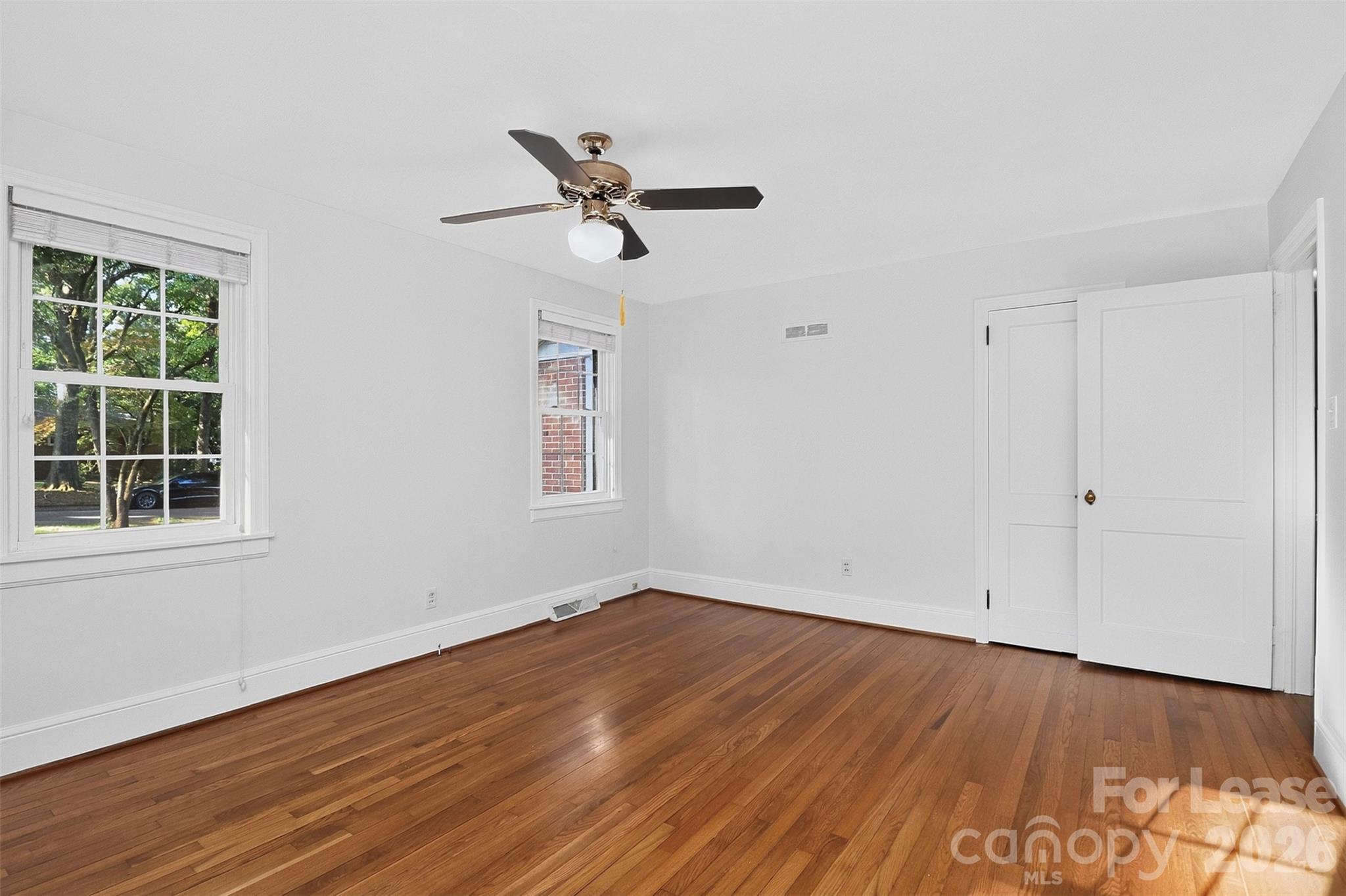 130 W Oak Street Property Photo 11