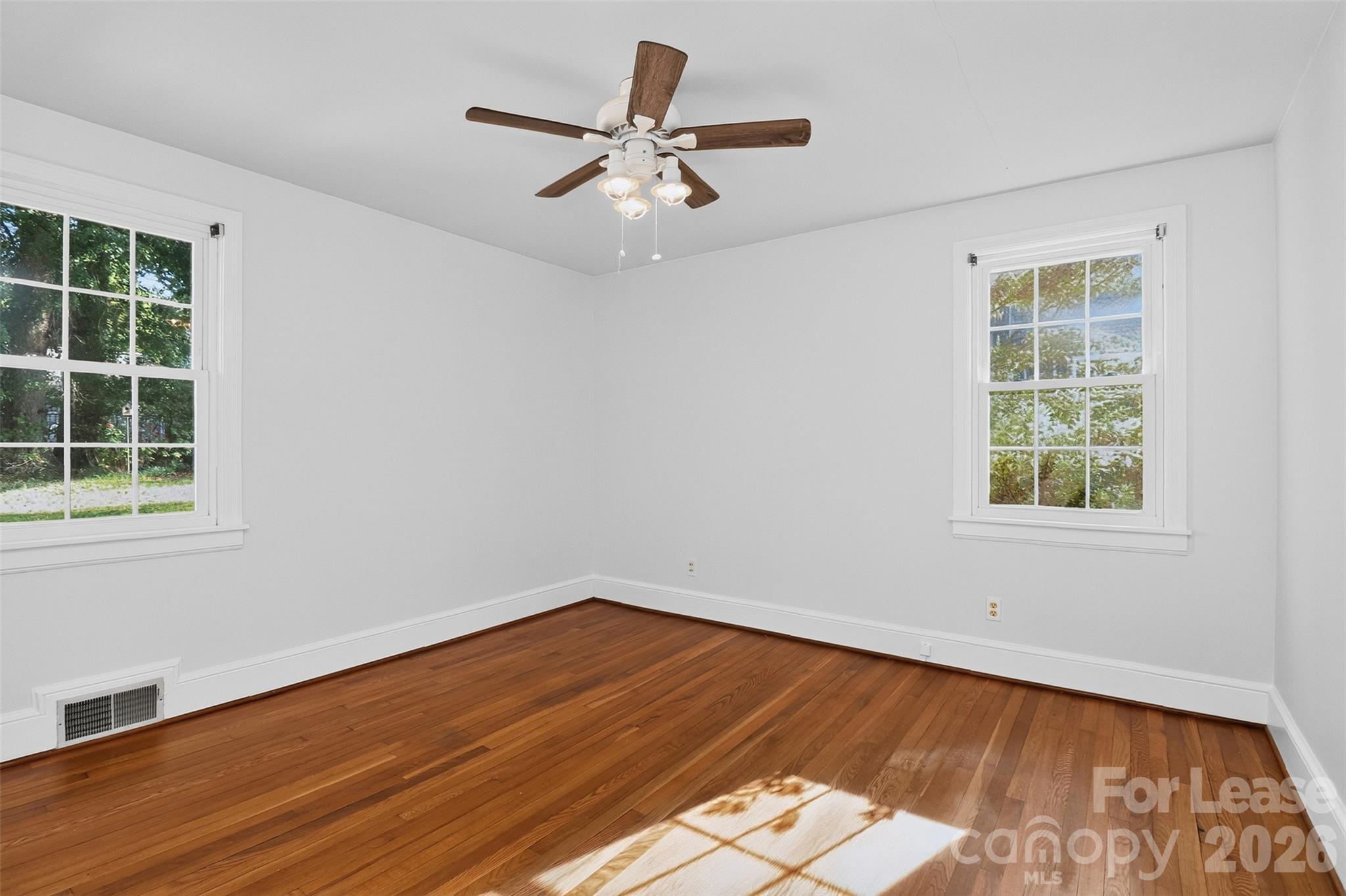 130 W Oak Street Property Photo 13
