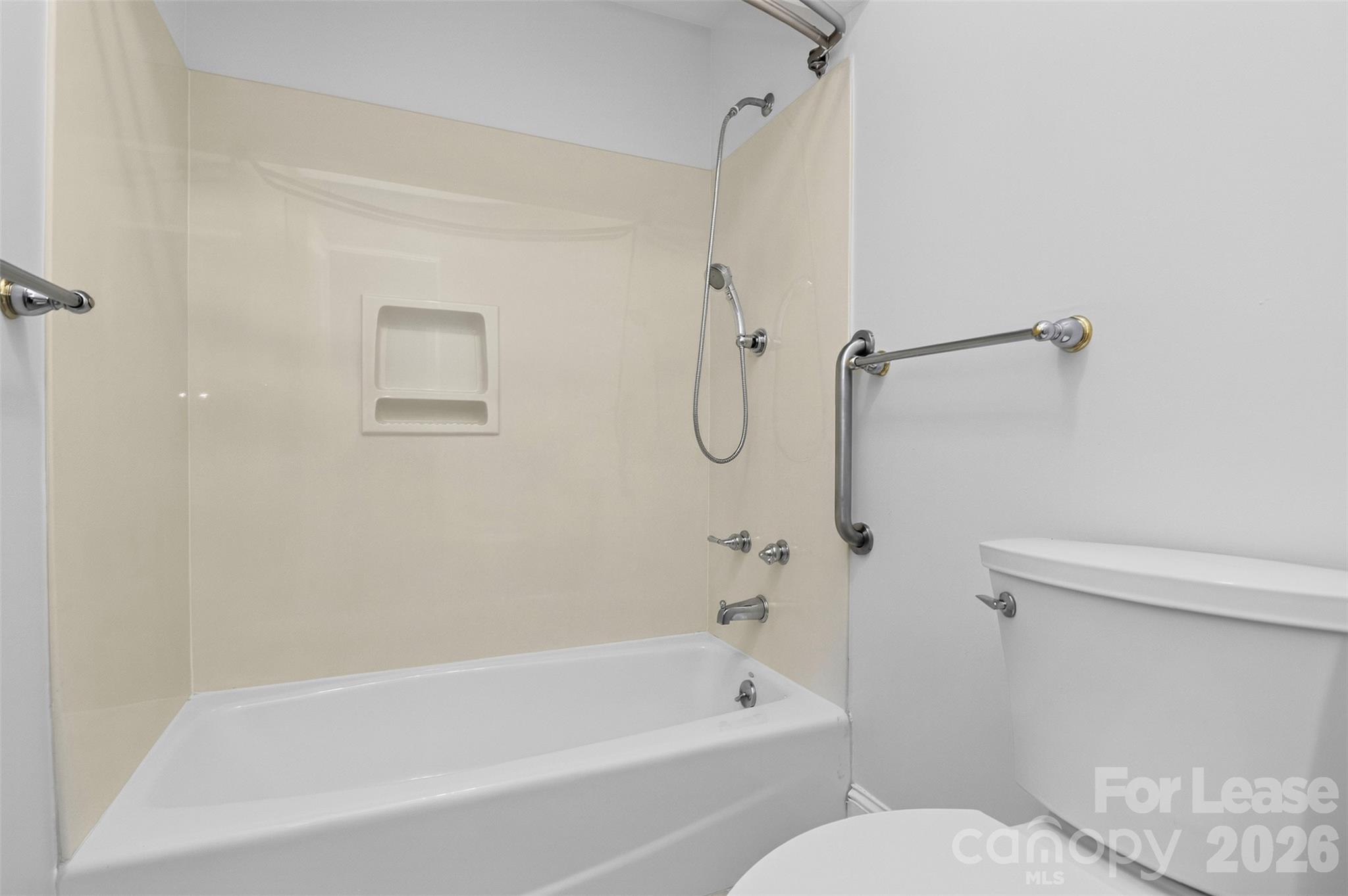130 W Oak Street Property Photo 16