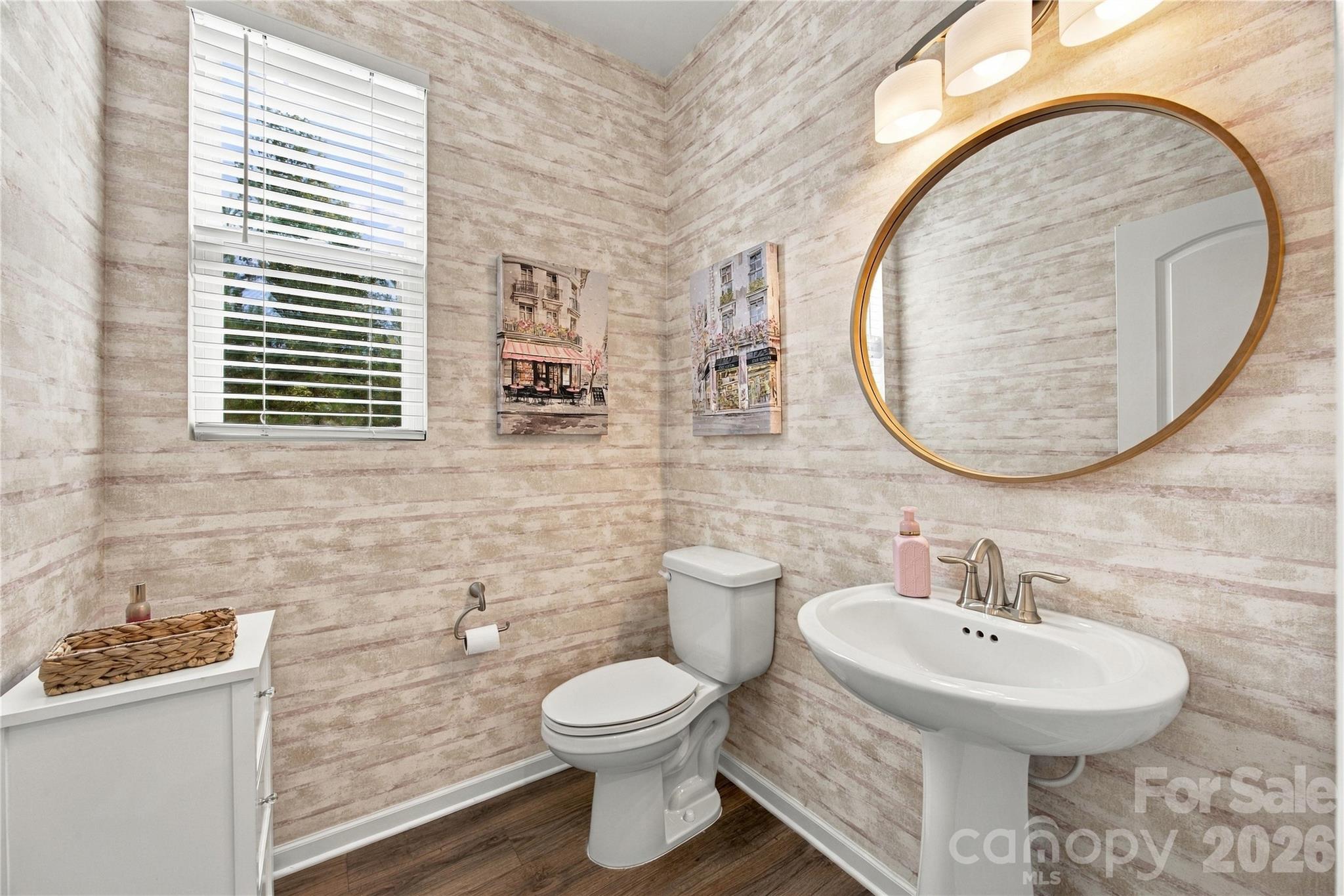 5626 De Vere Drive Property Photo 9