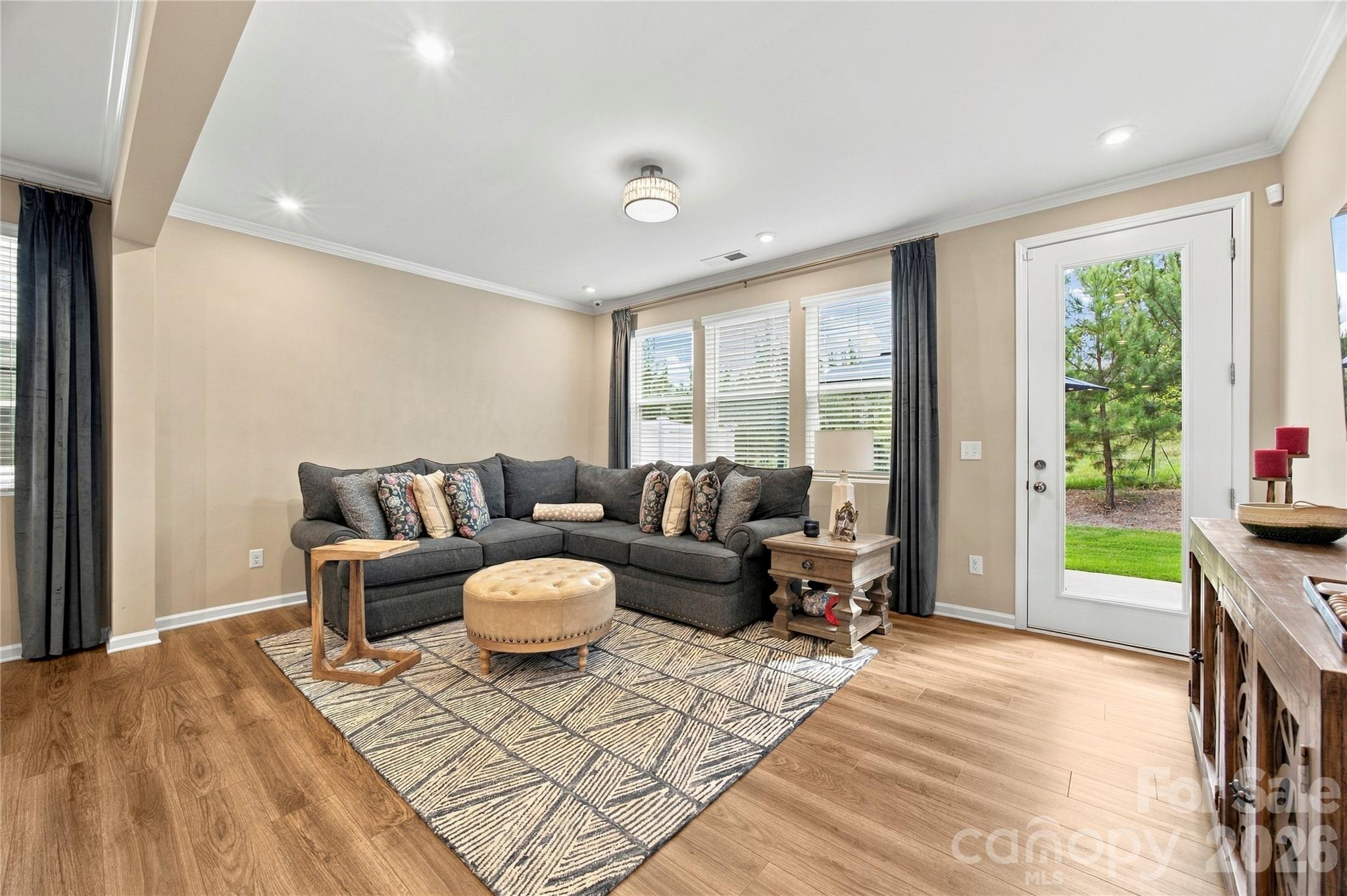 5626 De Vere Drive Property Photo 11