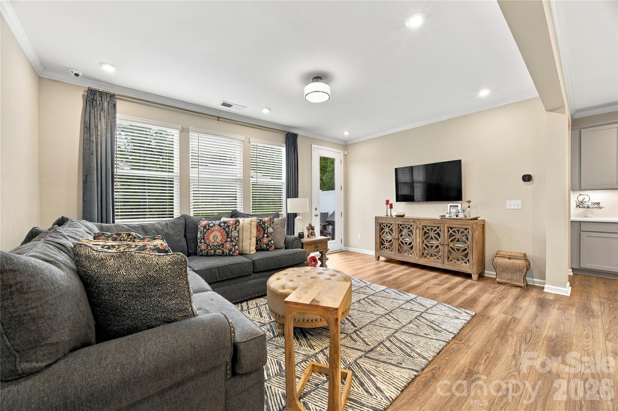 5626 De Vere Drive Property Photo 12