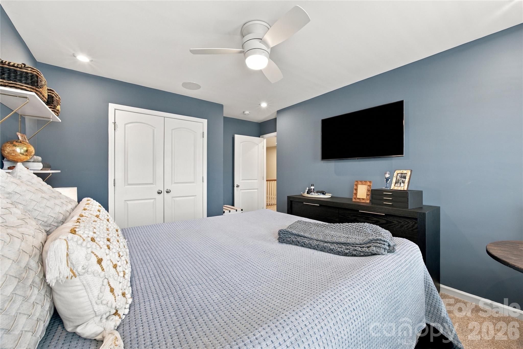 5626 De Vere Drive Property Photo 19
