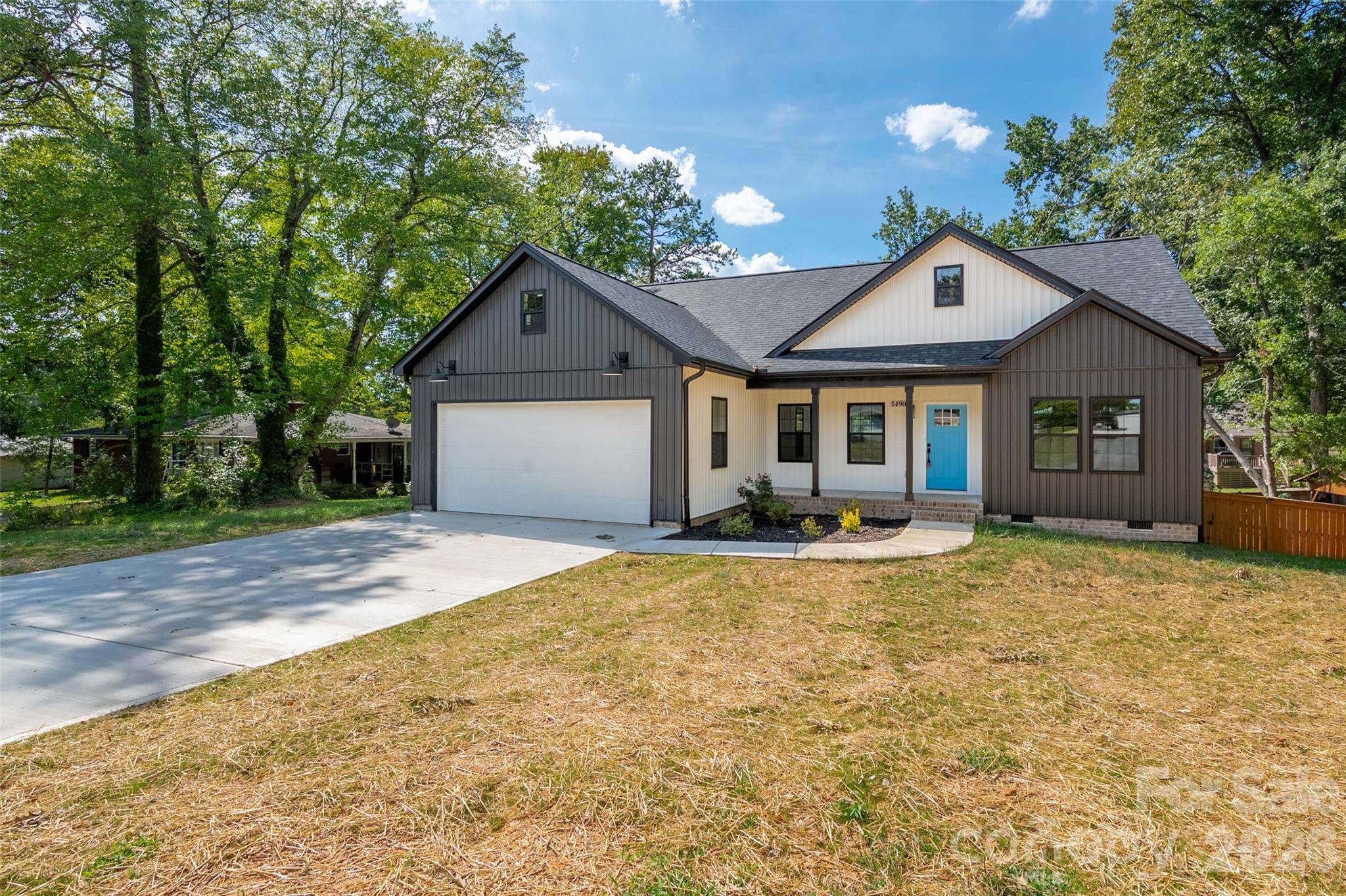 1490 Oakwood Avenue Property Photo 2
