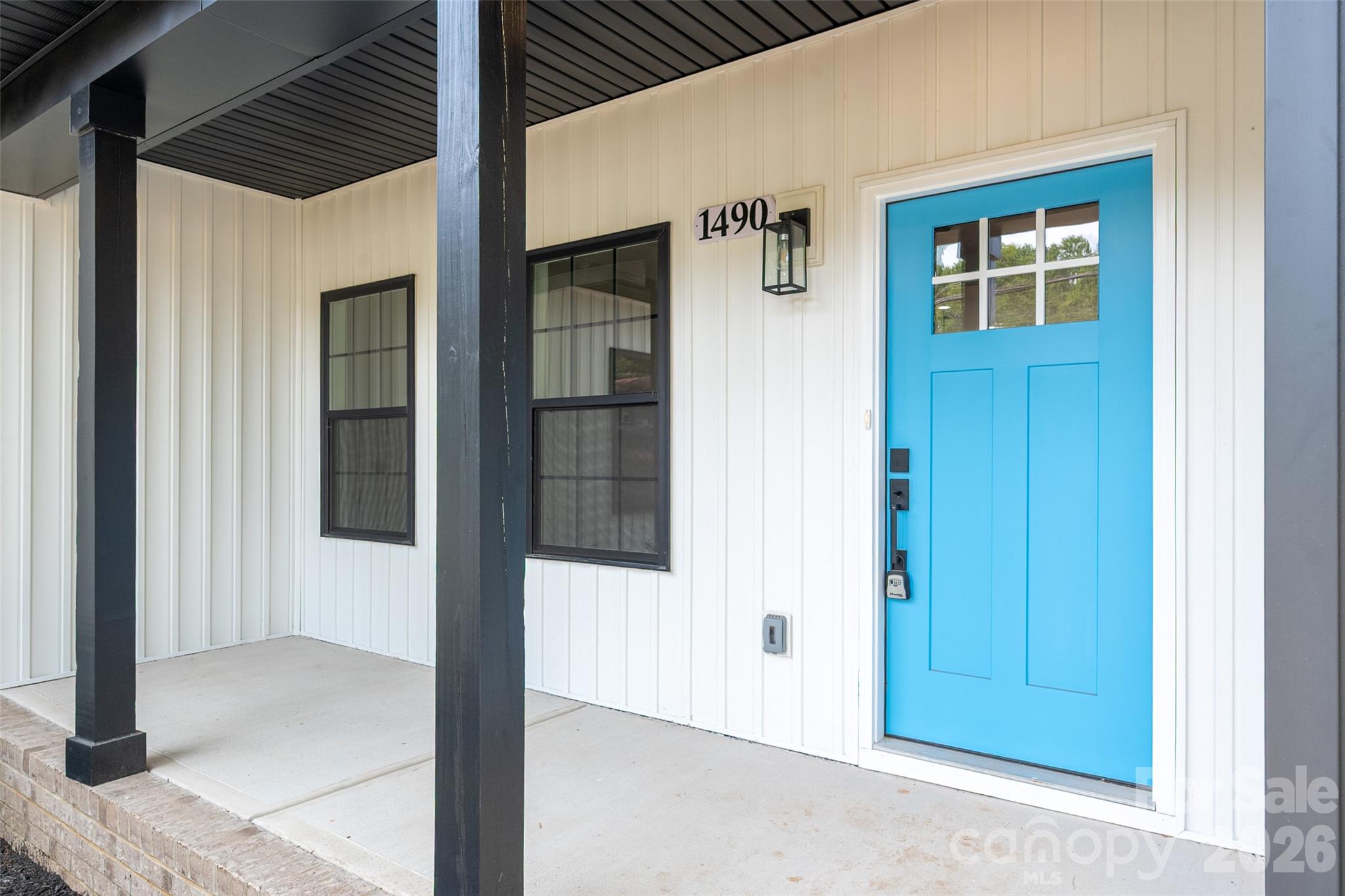1490 Oakwood Avenue Property Photo 4