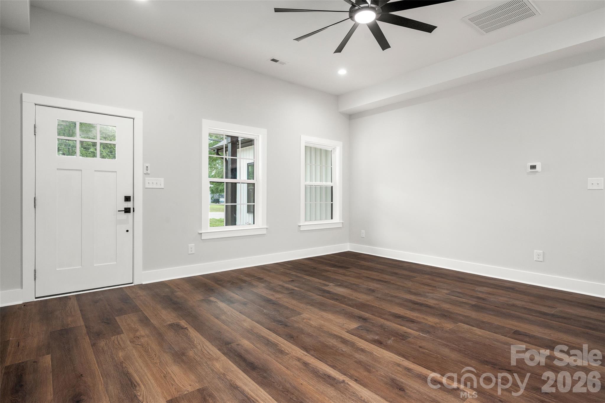1490 Oakwood Avenue Property Photo 5