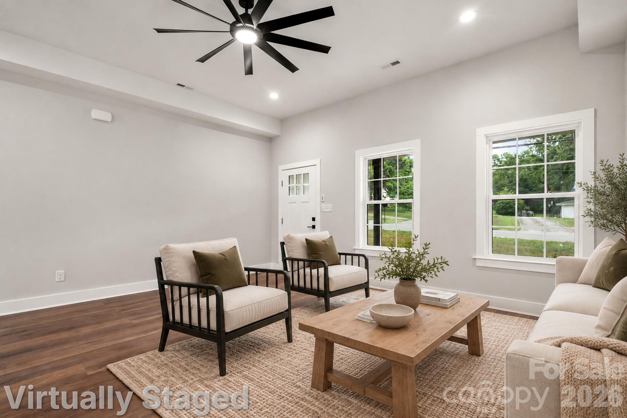 1490 Oakwood Avenue Property Photo 8