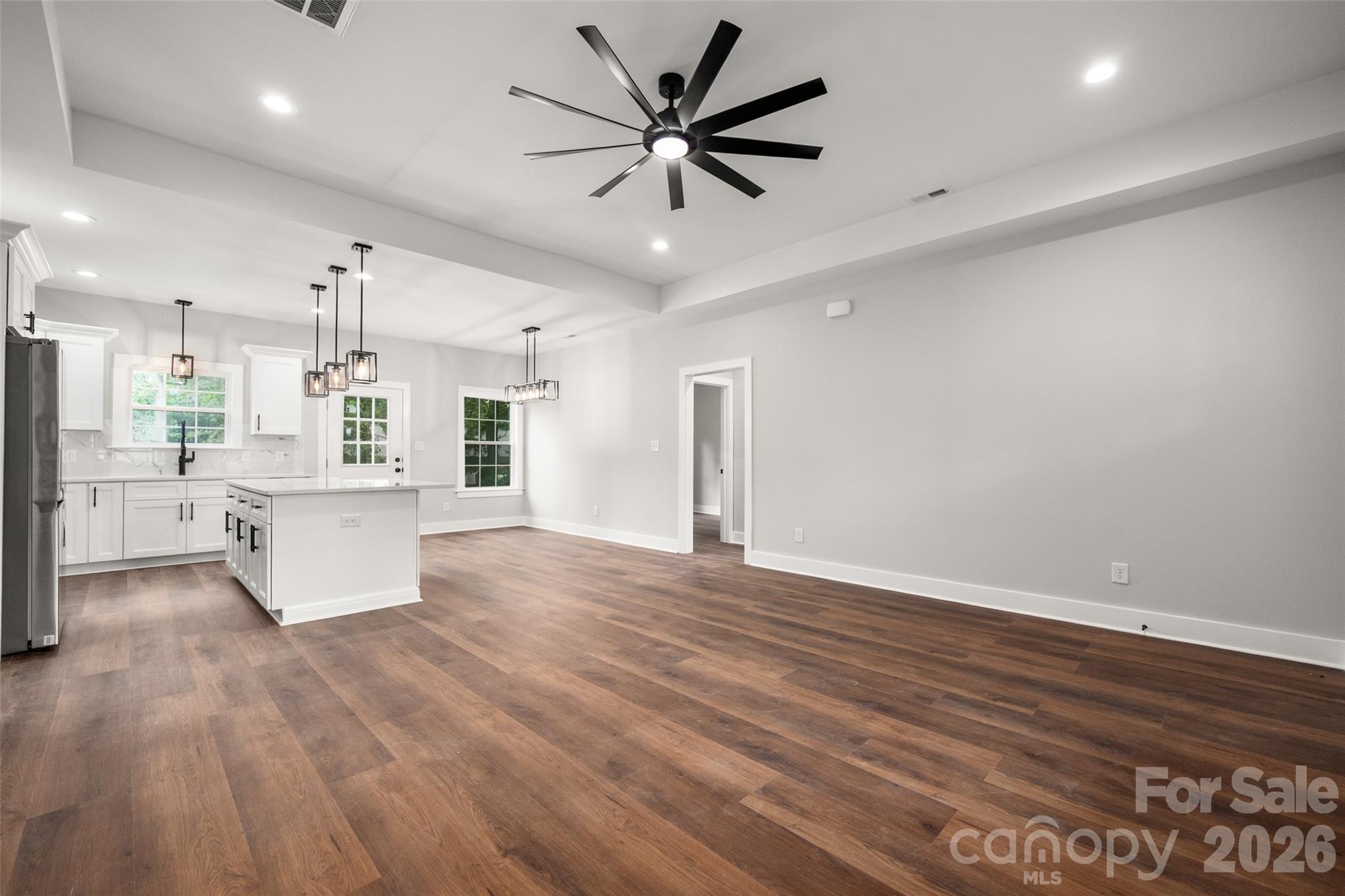 1490 Oakwood Avenue Property Photo 9