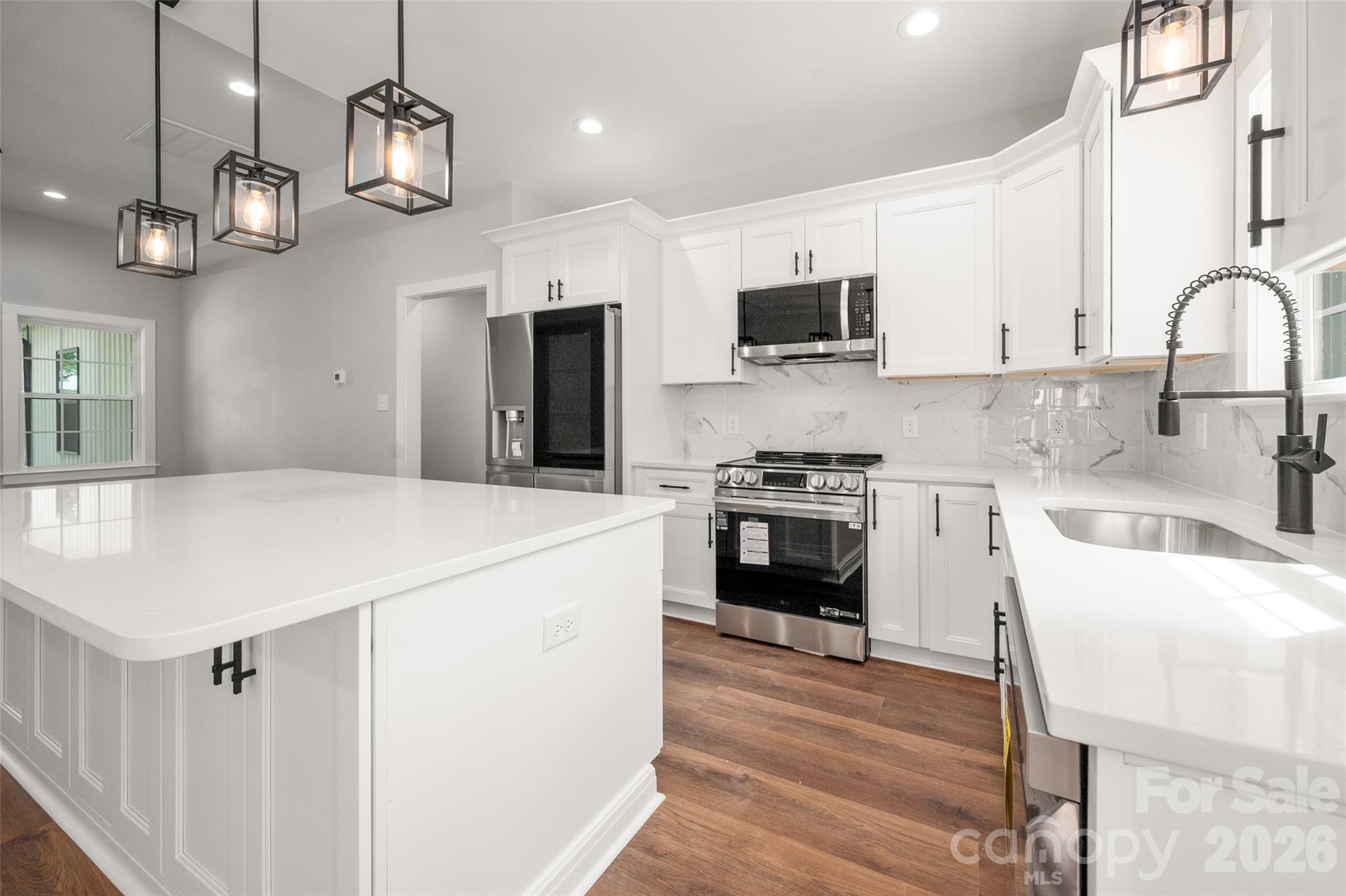 1490 Oakwood Avenue Property Photo 18