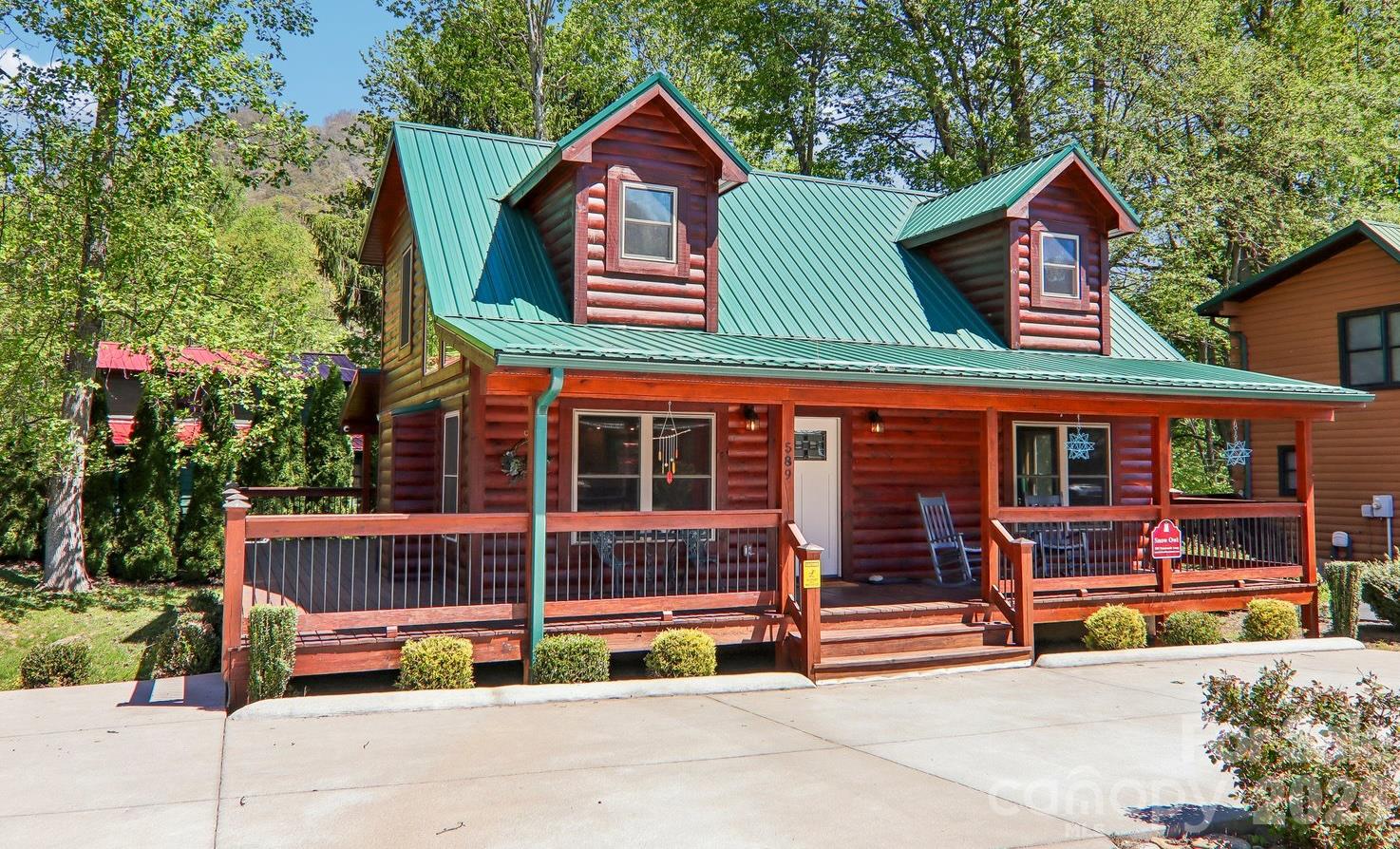 589 Panoramic Loop Property Photo 1