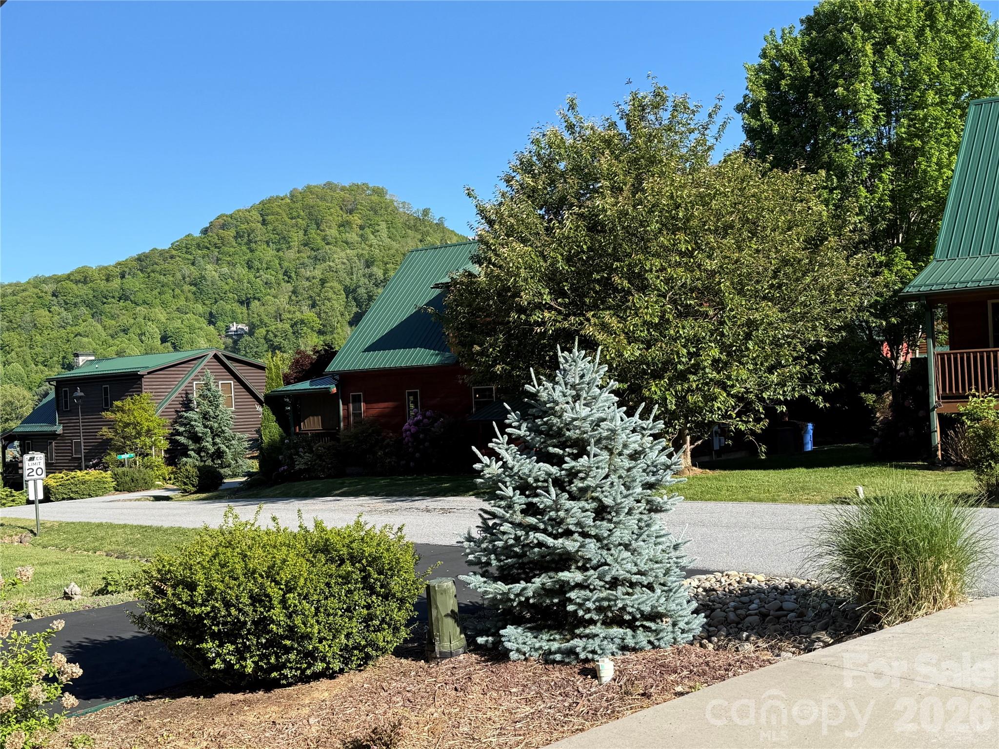 589 Panoramic Loop Property Photo 4