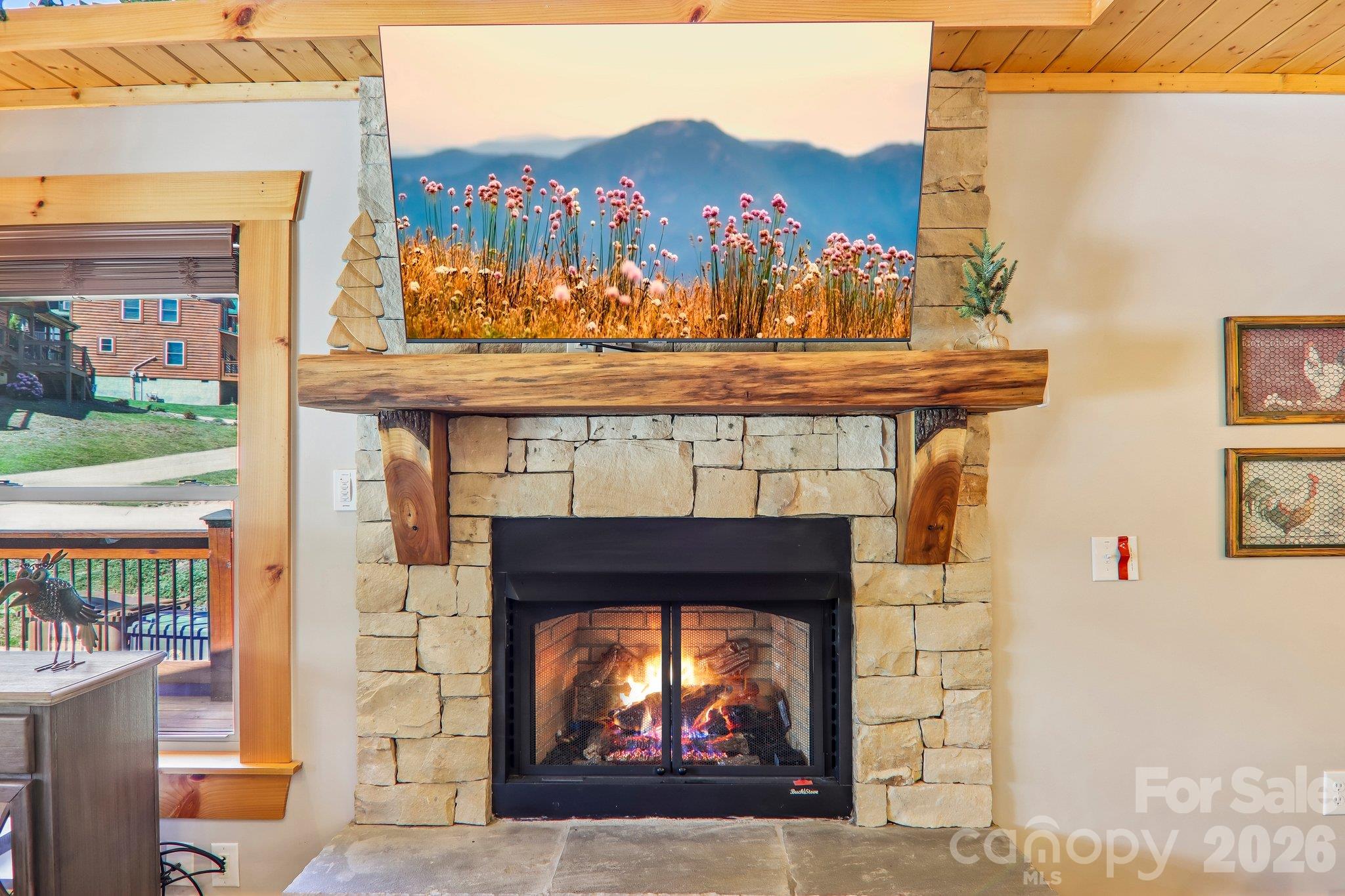 589 Panoramic Loop Property Photo 5
