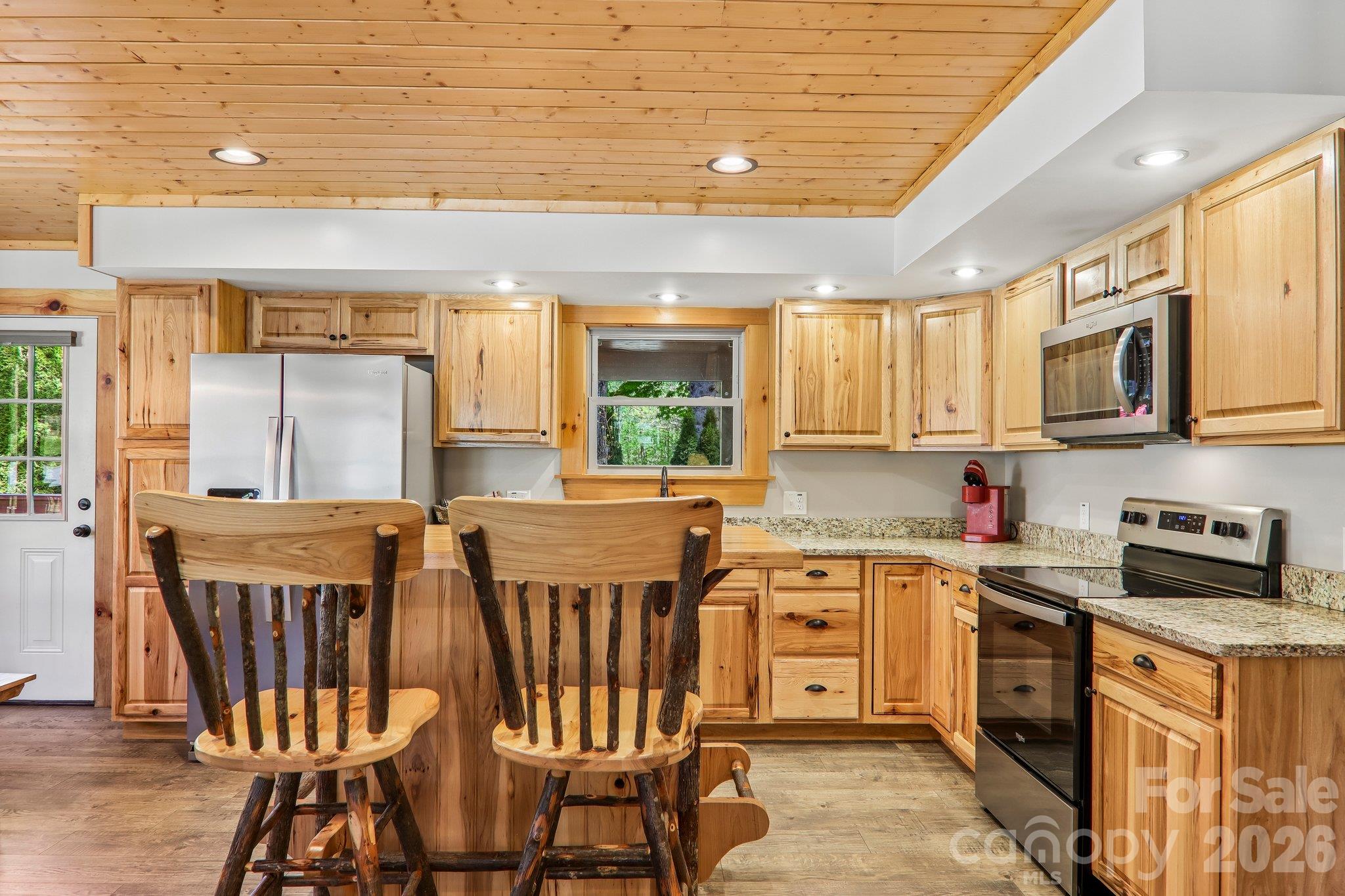 589 Panoramic Loop Property Photo 6