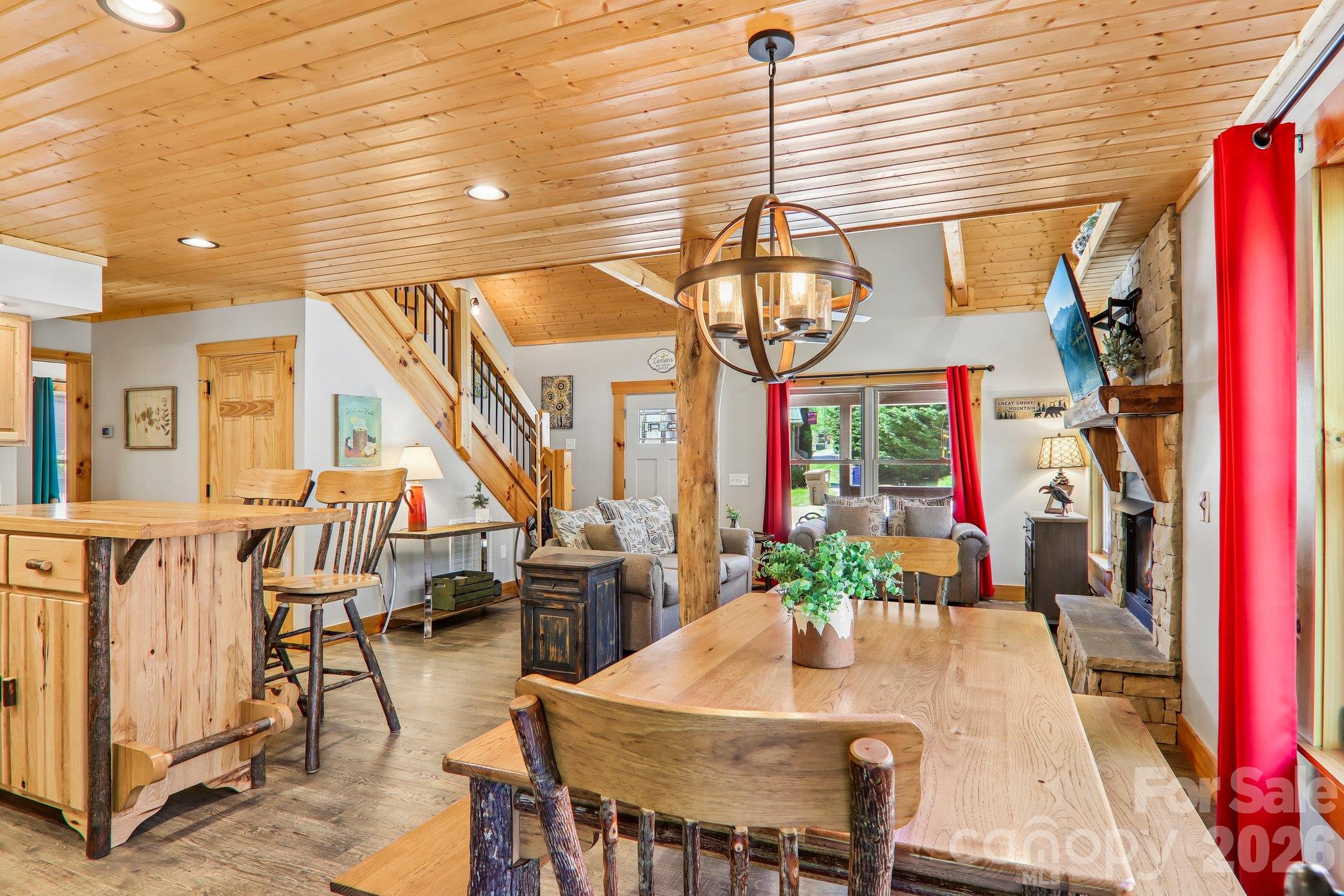 589 Panoramic Loop Property Photo 7