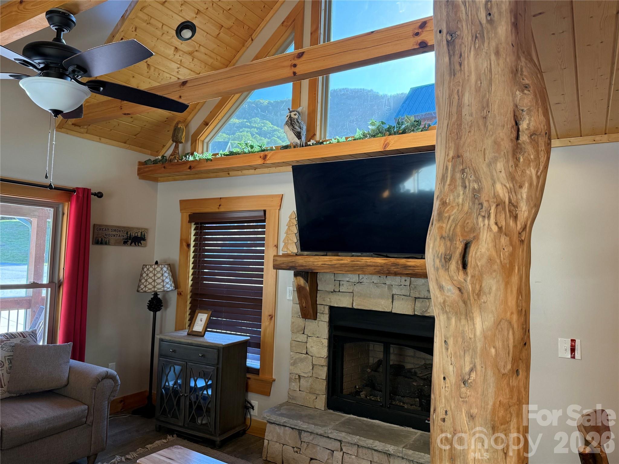 589 Panoramic Loop Property Photo 12