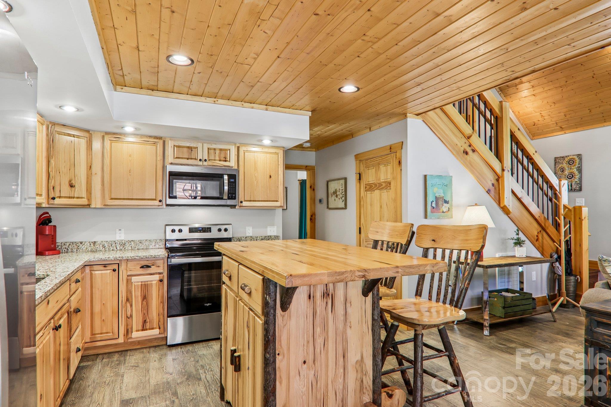 589 Panoramic Loop Property Photo 21