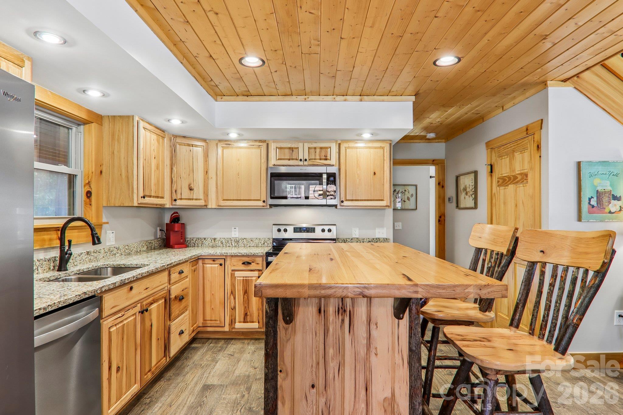 589 Panoramic Loop Property Photo 22