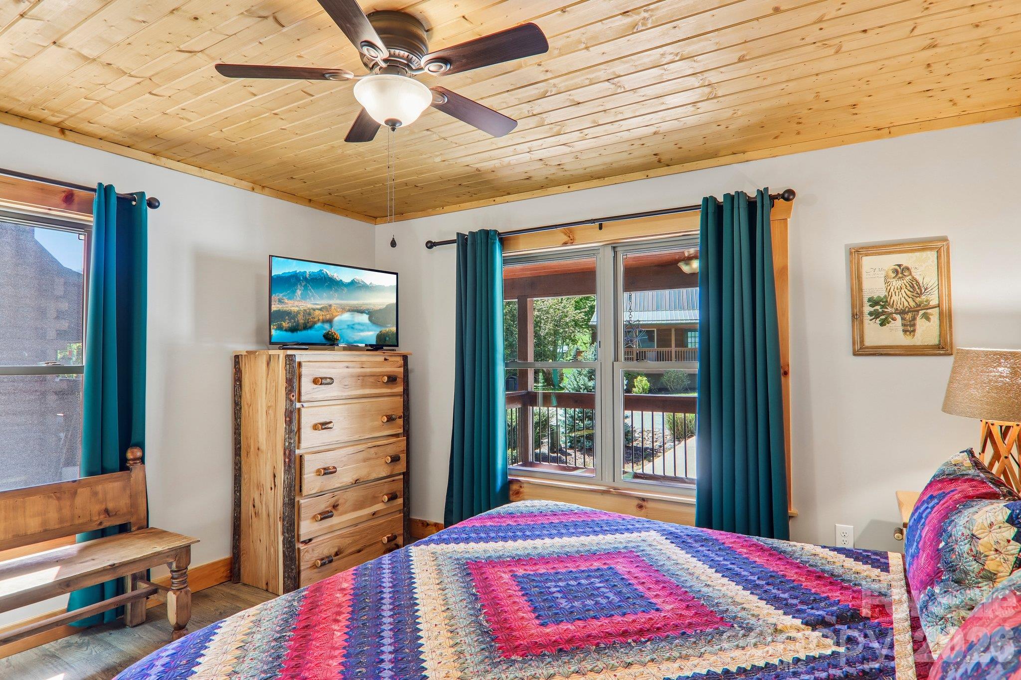 589 Panoramic Loop Property Photo 24