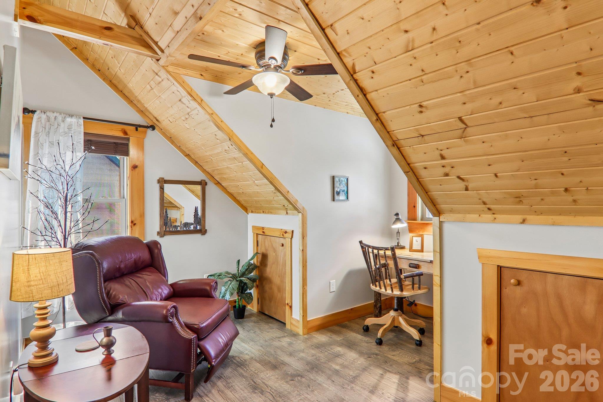 589 Panoramic Loop Property Photo 36