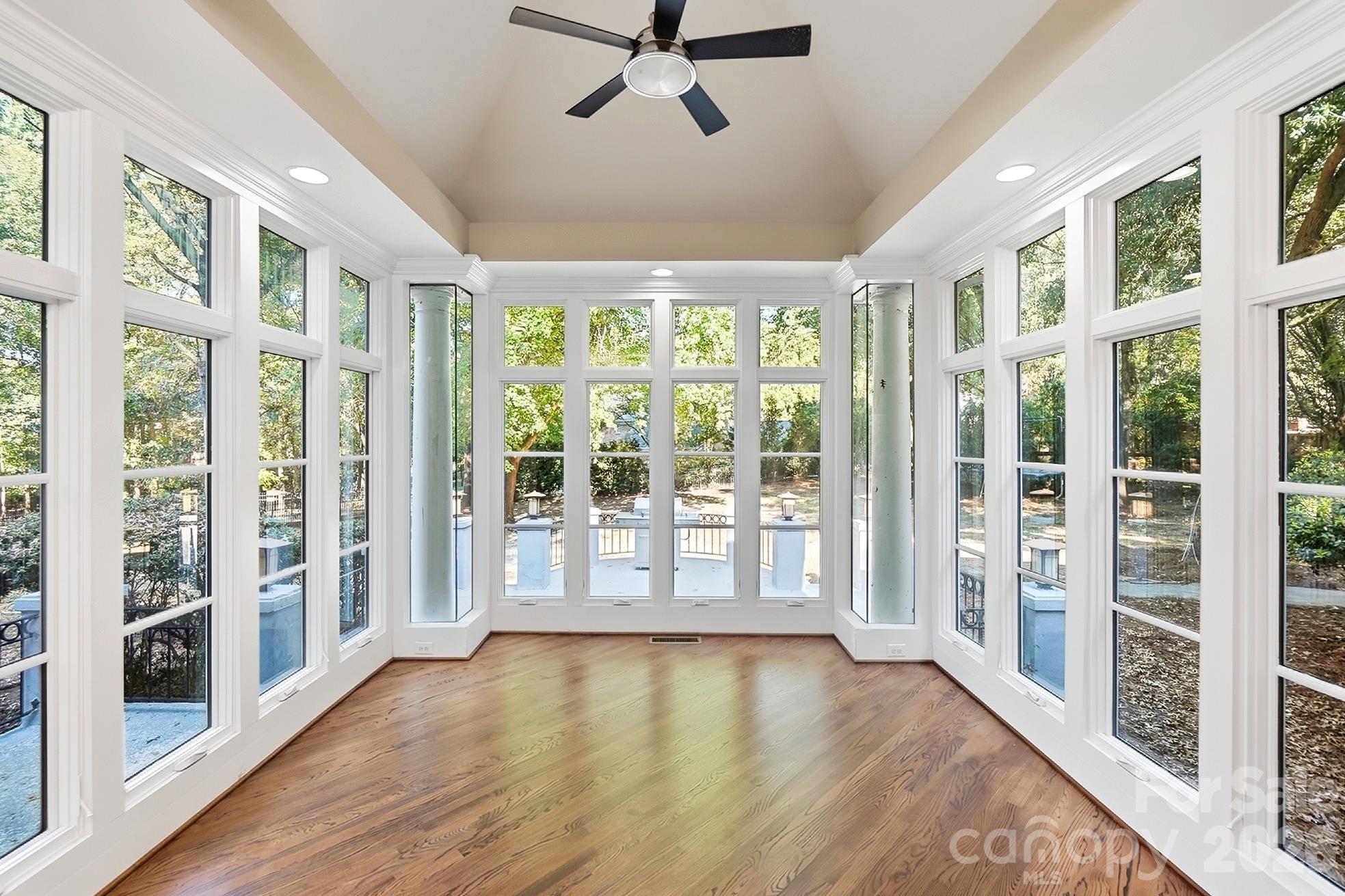 3501 Castellaine Drive Property Photo 24