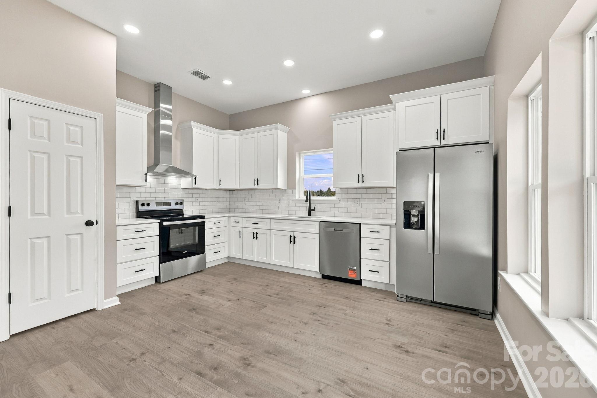 1211 Glenwood Avenue Property Photo 4