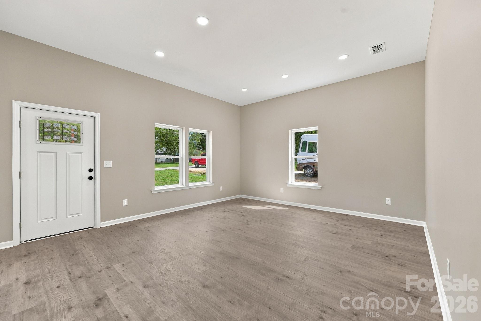1211 Glenwood Avenue Property Photo 8