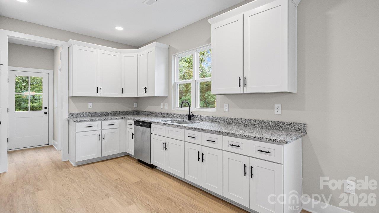 1014 Horah Street Property Photo 10