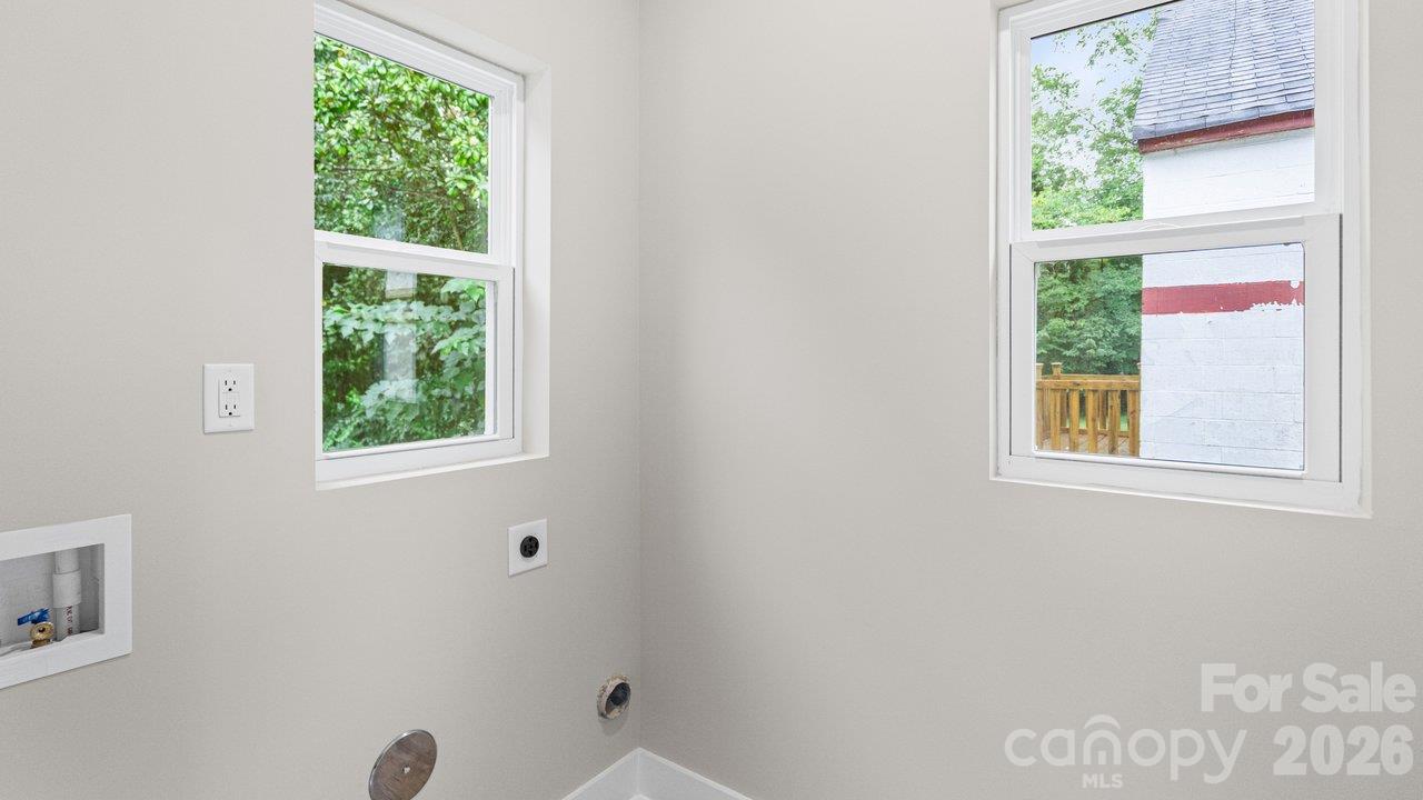 1014 Horah Street Property Photo 12