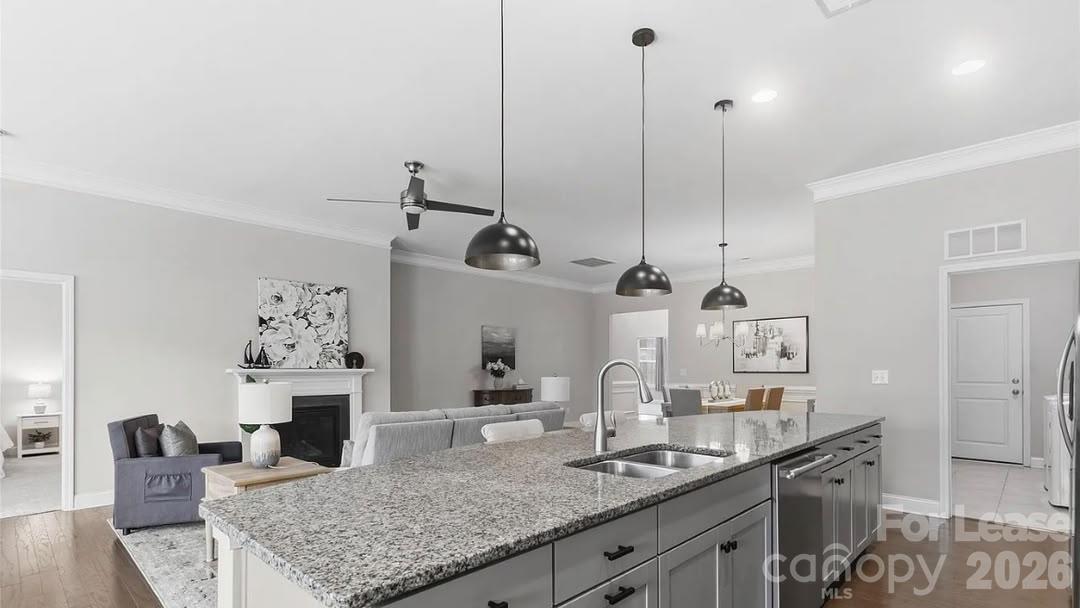 5021 Lydney Lane Property Photo 6