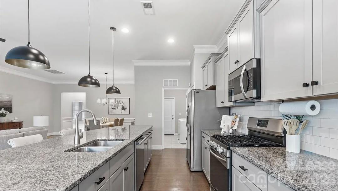 5021 Lydney Lane Property Photo 7