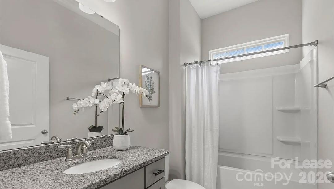 5021 Lydney Lane Property Photo 13